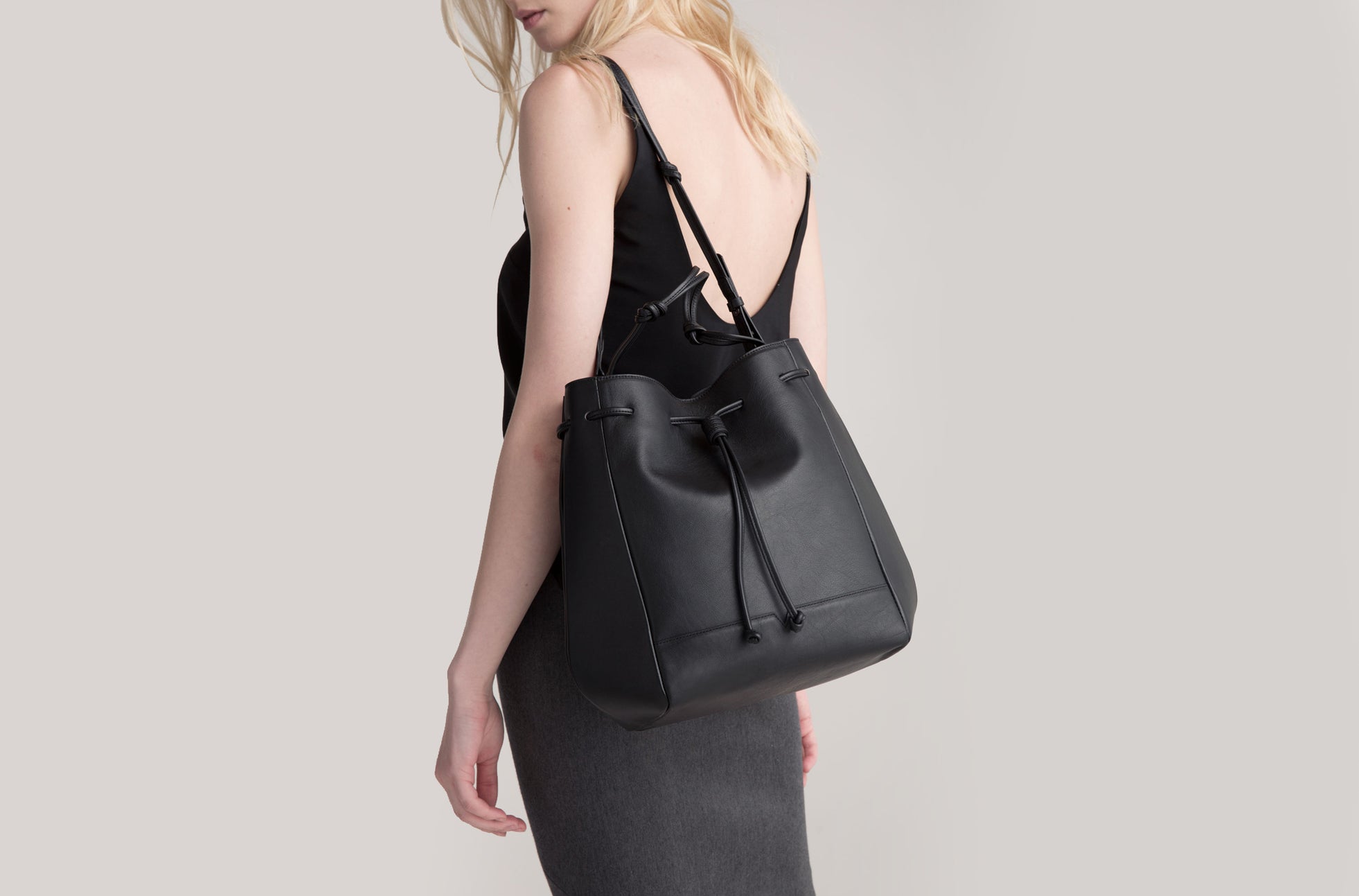 The Large Bucket Backpack - Sample Sale in Technik in Black  image 