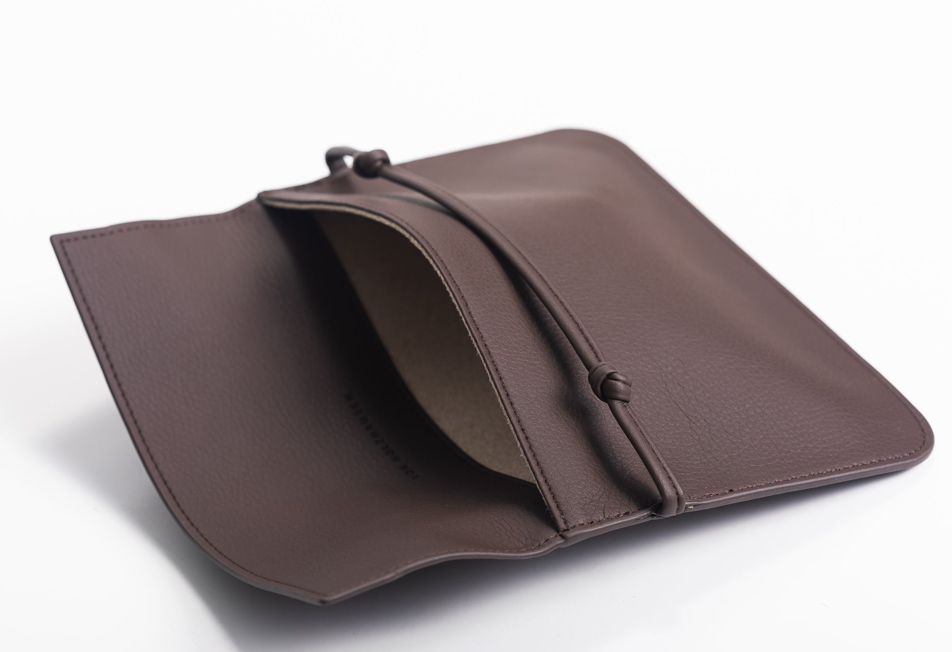 The Pouch in Technik in Taupe  image 6