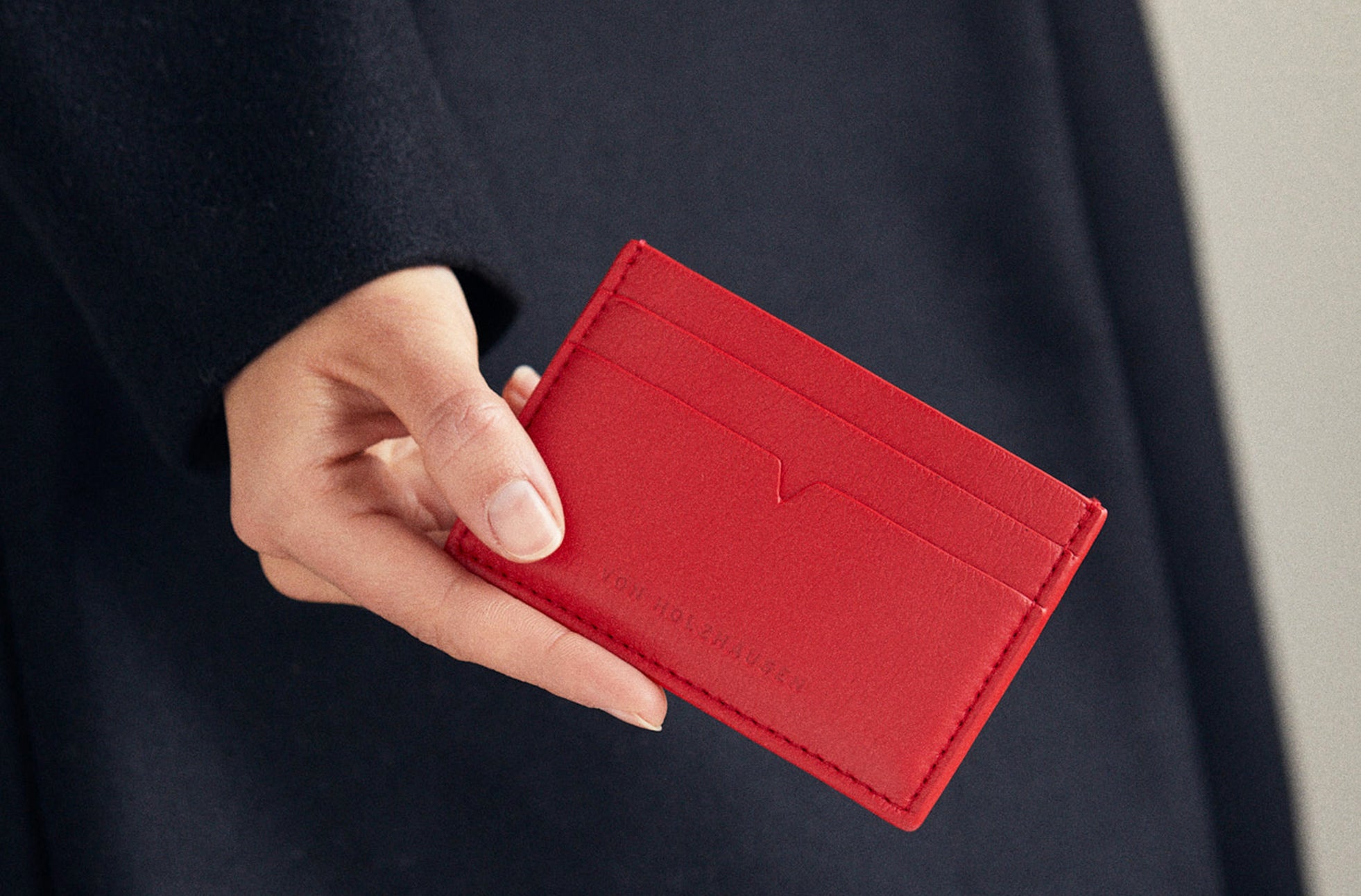 The Credit Card Holder in Technik in Cherry image 