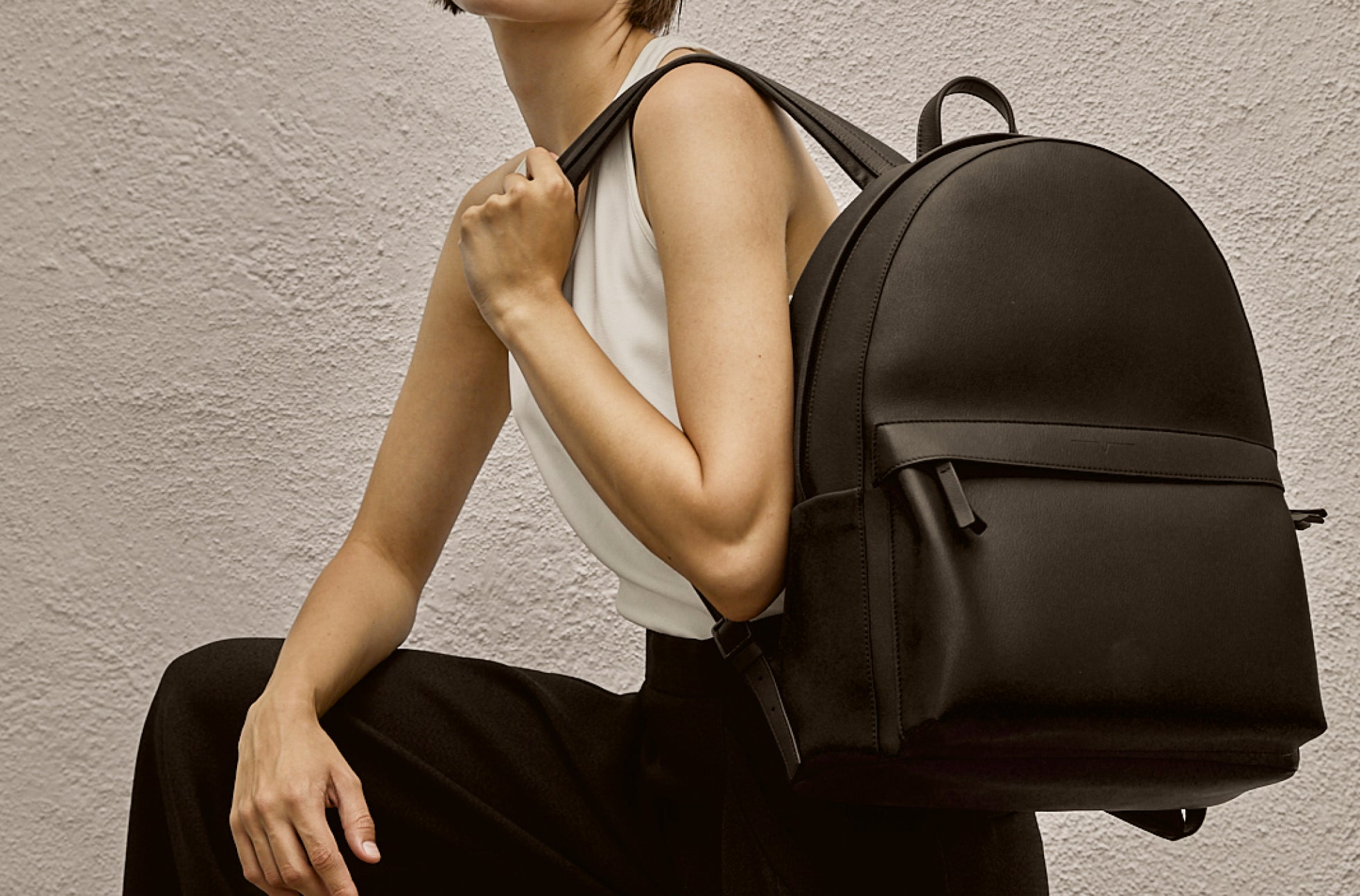 The Classic Backpack in Technik in Taupe and Black image 2