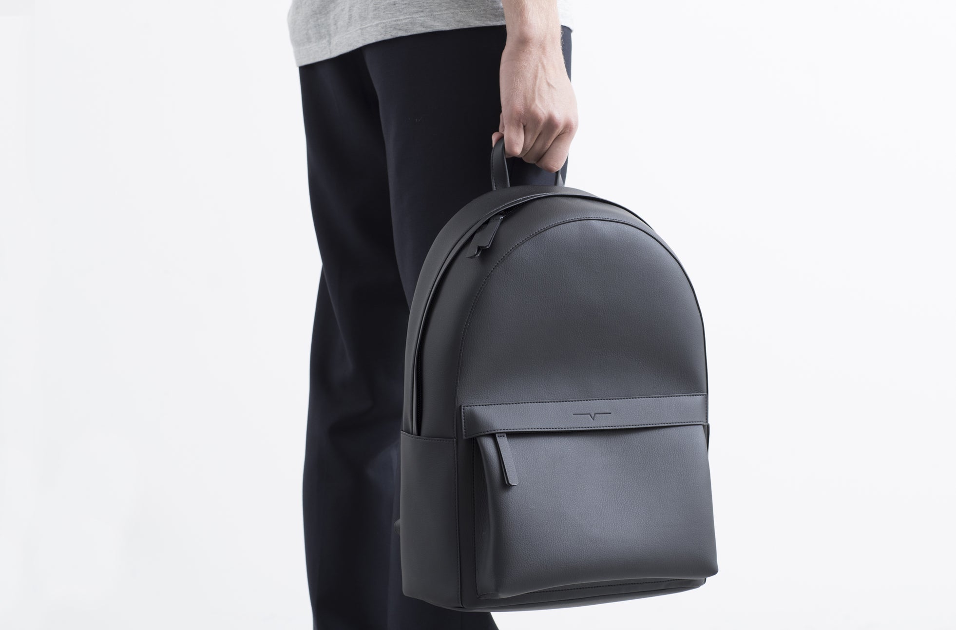 The Classic Backpack in Technik in Black image 11