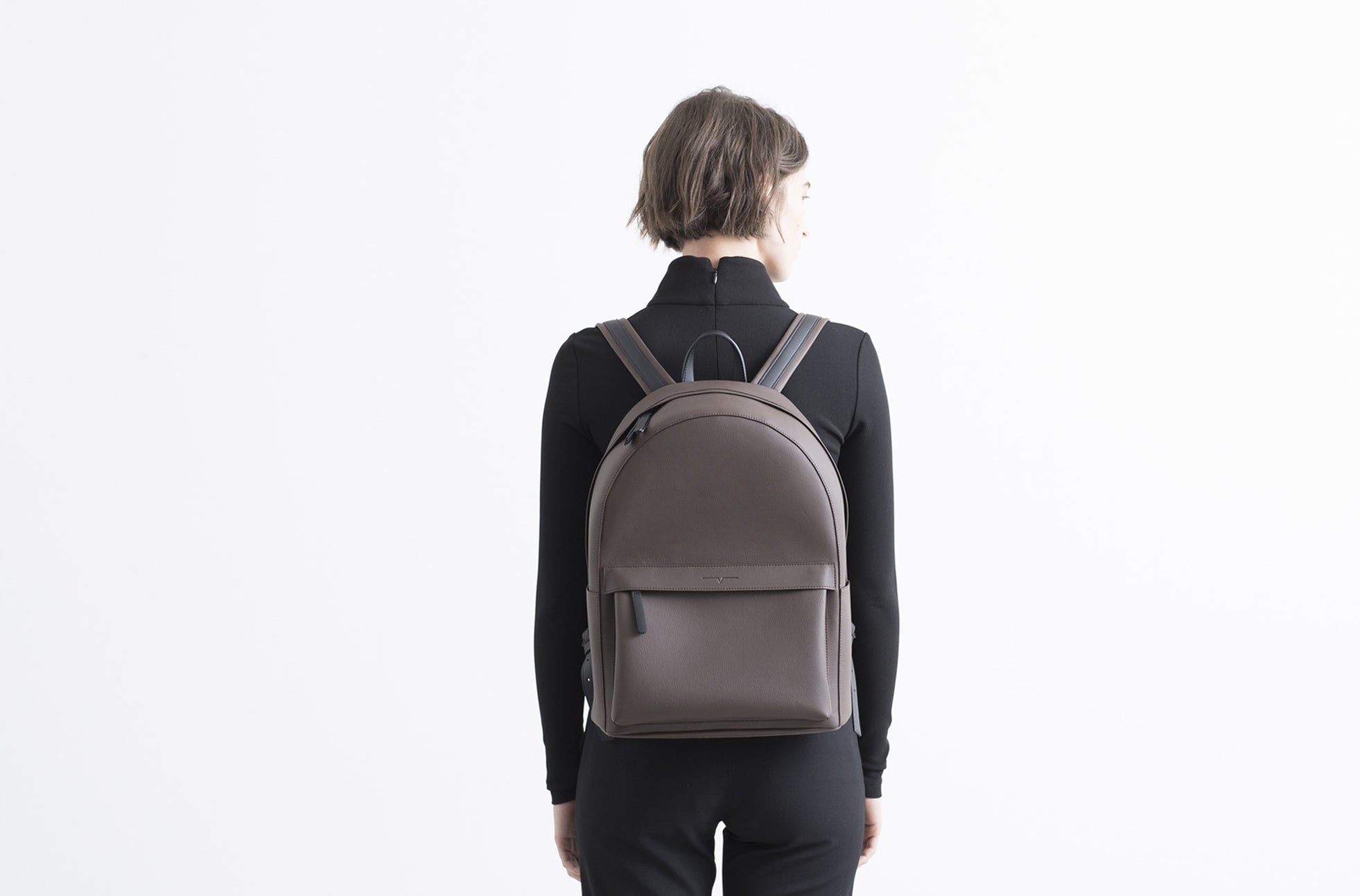 The Classic Backpack in Technik in Taupe and Black image 6