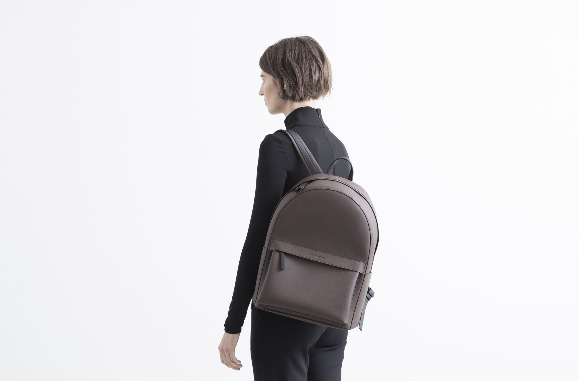 The Classic Backpack in Technik in Taupe and Black image 6