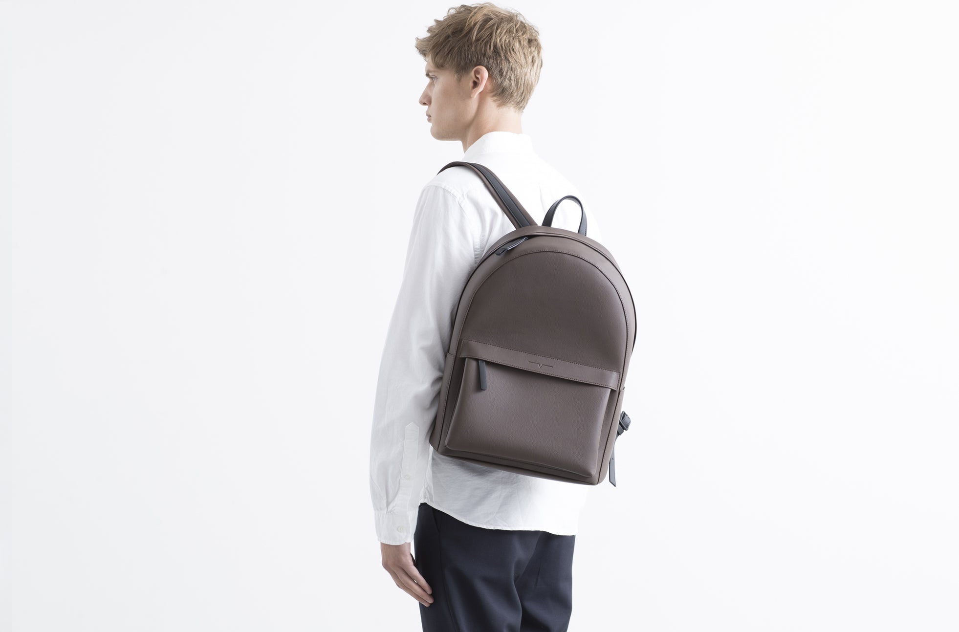 The Classic Backpack in Technik in Taupe and Black image 8