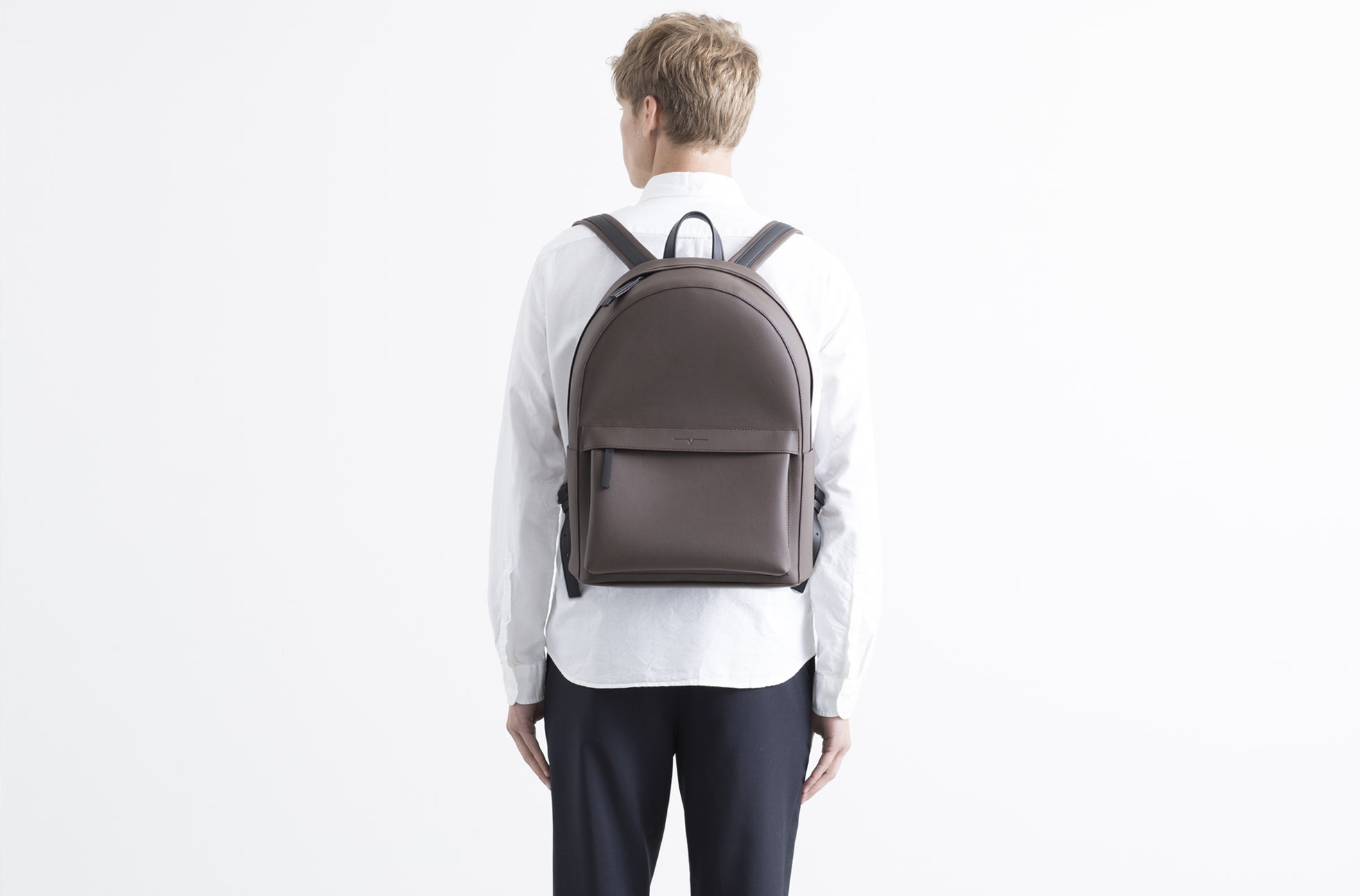 The Classic Backpack in Technik in Taupe and Black image 9