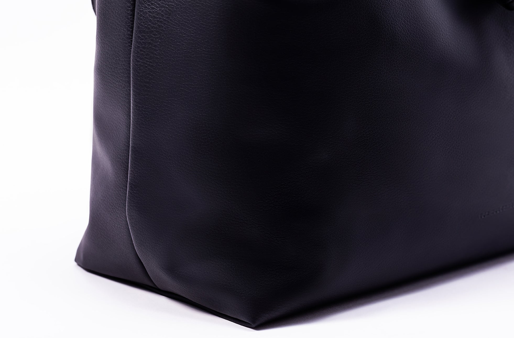 The Reversible Tote - Sample Sale in Technik in Black / Denim image 8