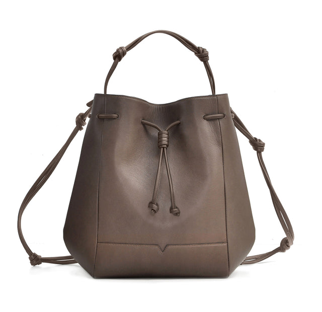 The Large Bucket Backpack - Technik-Leather in Taupe