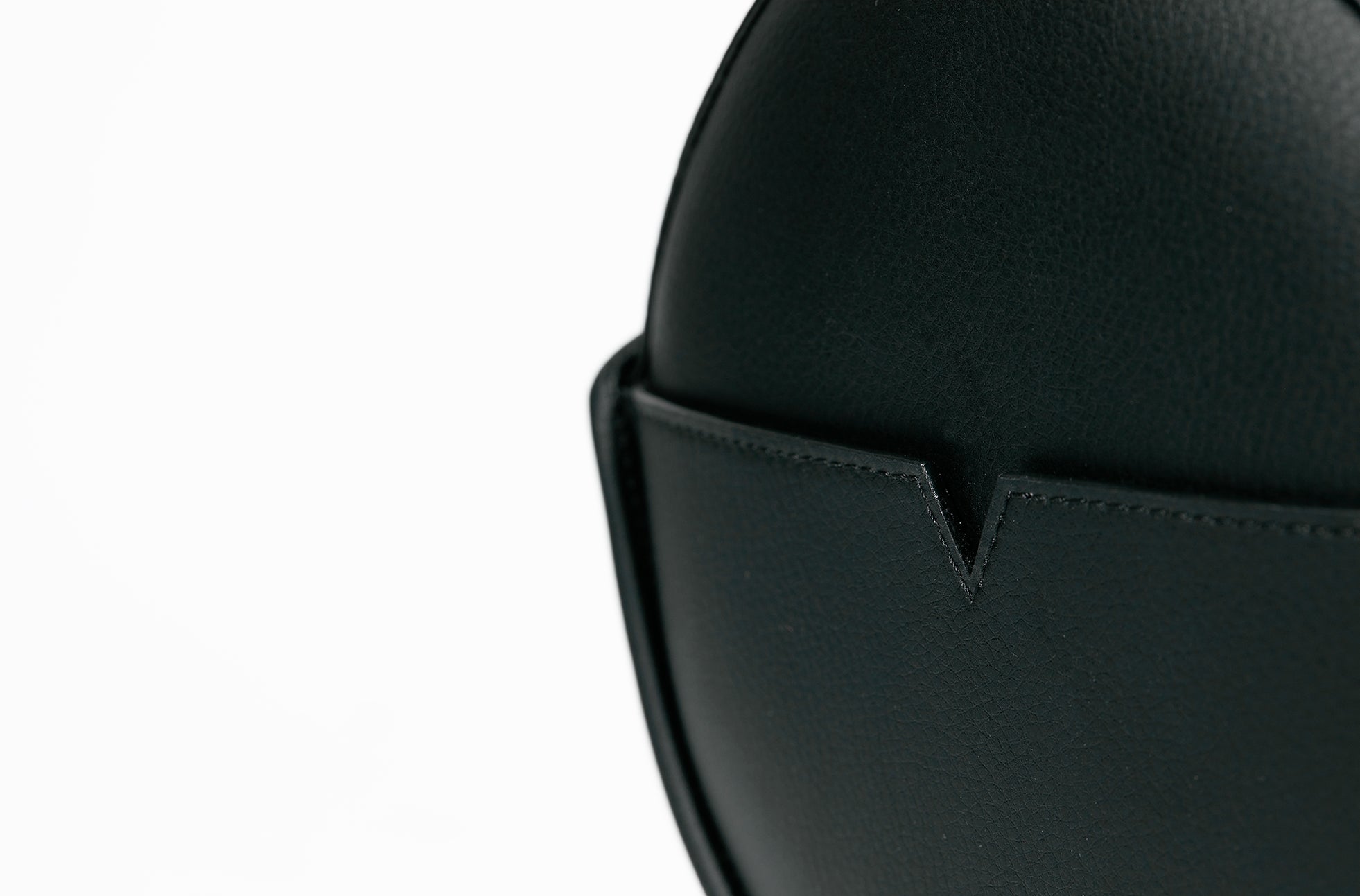 The Circle Crossbody in Banbū Leather in Black image 8