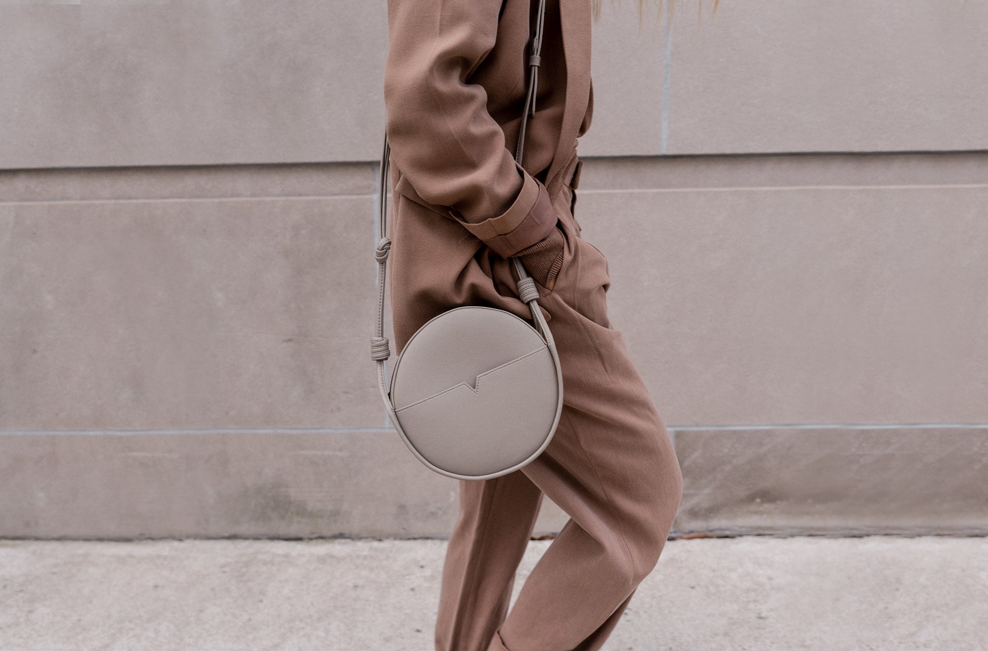 The Circle Crossbody in Banbū Leather in Stone image 2