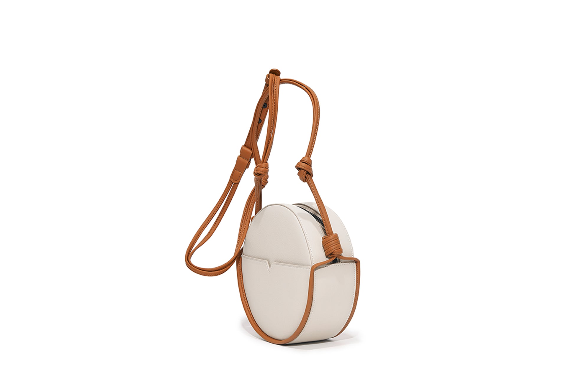 The Circle Crossbody in Banbū Leather in Oat image 3