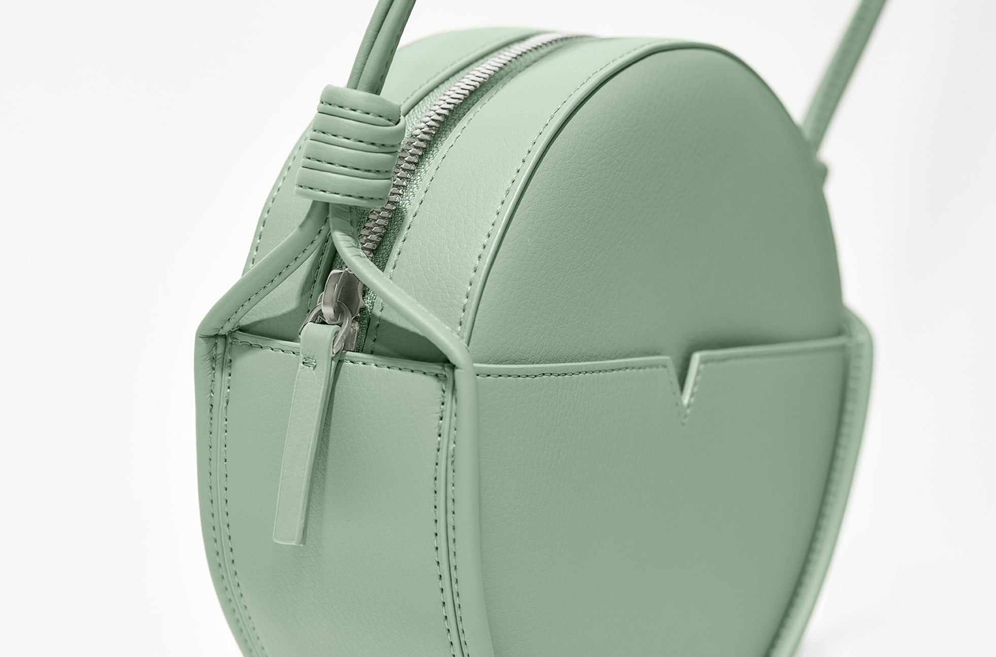 The Circle Crossbody - Sample Sale in Banbū in Patina image 6