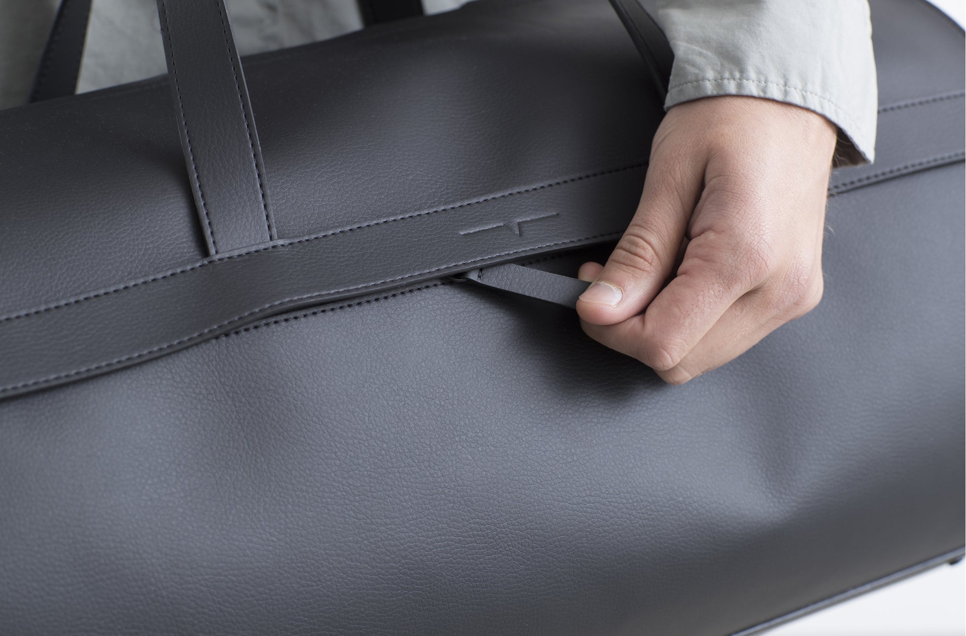 The Duffel in Technik in Black image 3