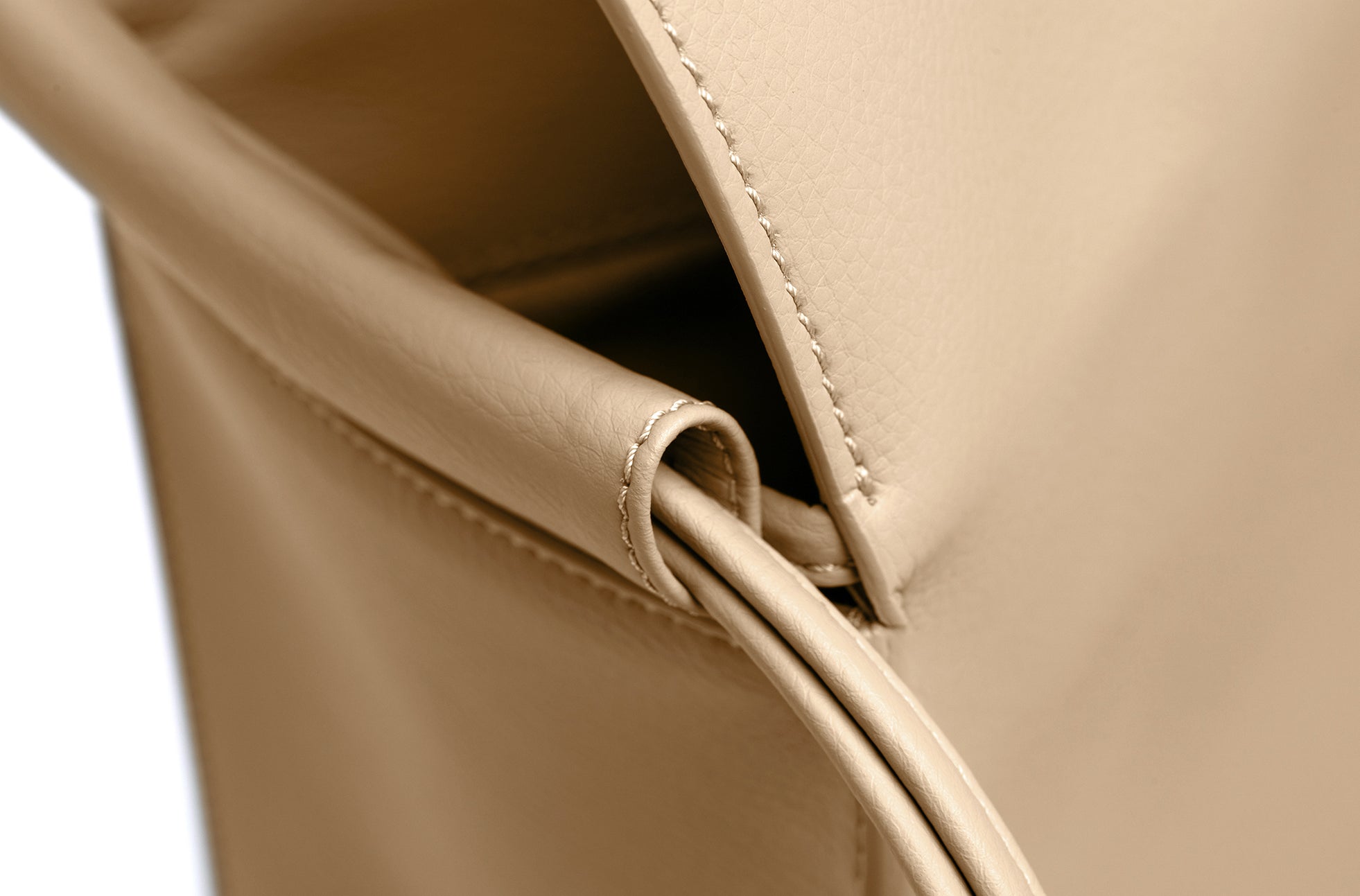 The Large Shopper in Technik-Leather in Sand image 9