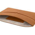 The MacBook Sleeve 13-inch in Technik in Caramel image 5