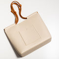 The Market Tote in Technik-Leather in Oat and Caramel image 10