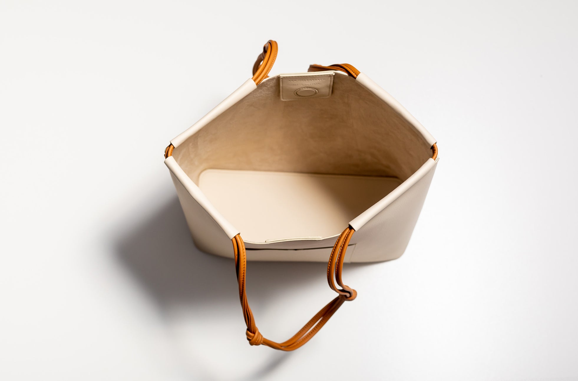 The Market Tote - Sample Sale in Technik in Oat and Caramel image 10