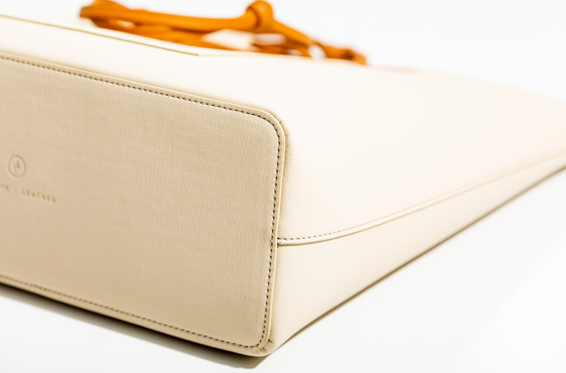The Market Tote - Sample Sale in Technik in Oat and Caramel image 9