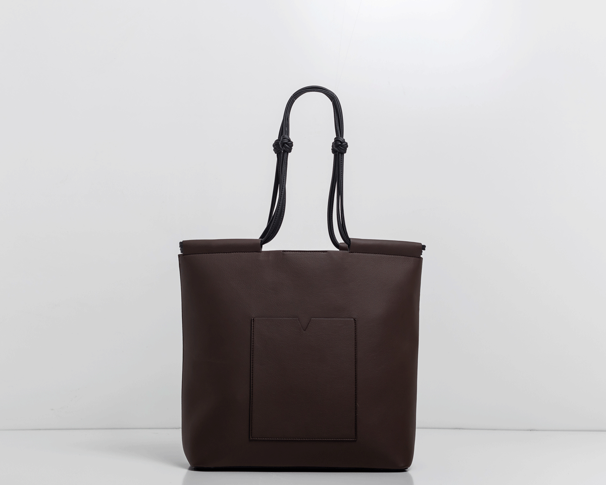 The Market Tote in Technik in Taupe and Black image 10