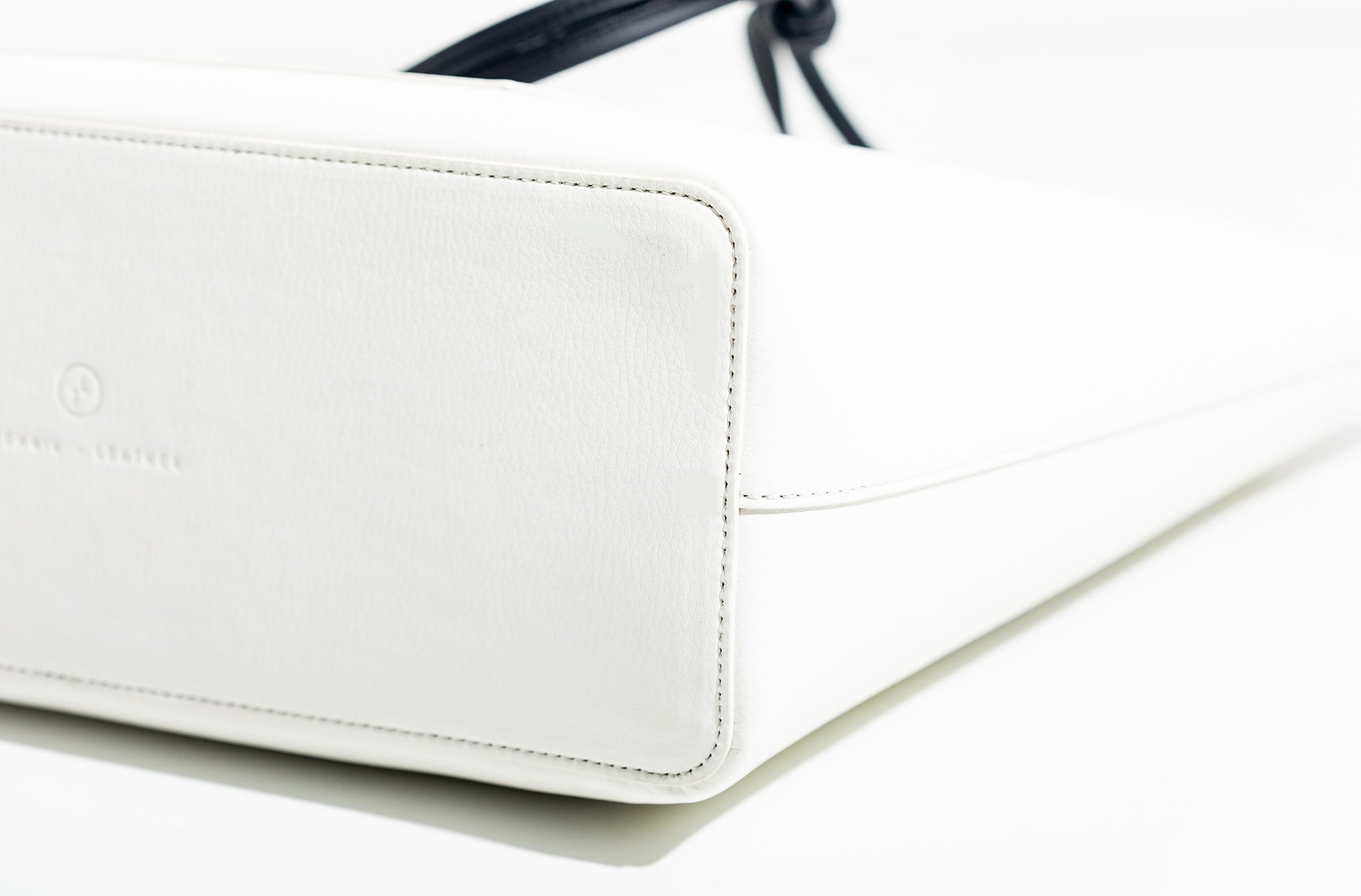 The Market Tote - Sample Sale in Technik in White and Black image 8