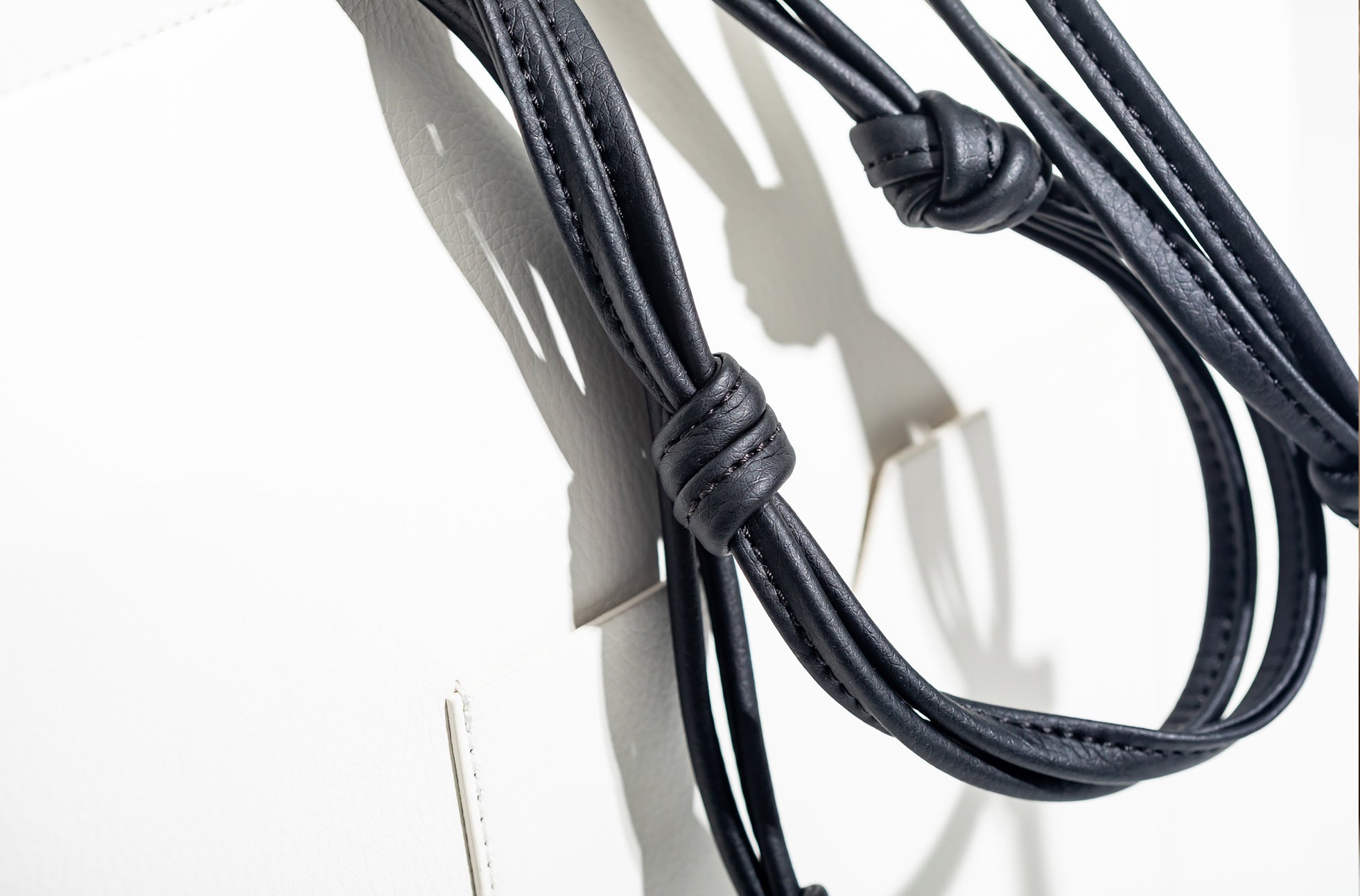 The Market Tote - Sample Sale in Technik in White and Black image 12