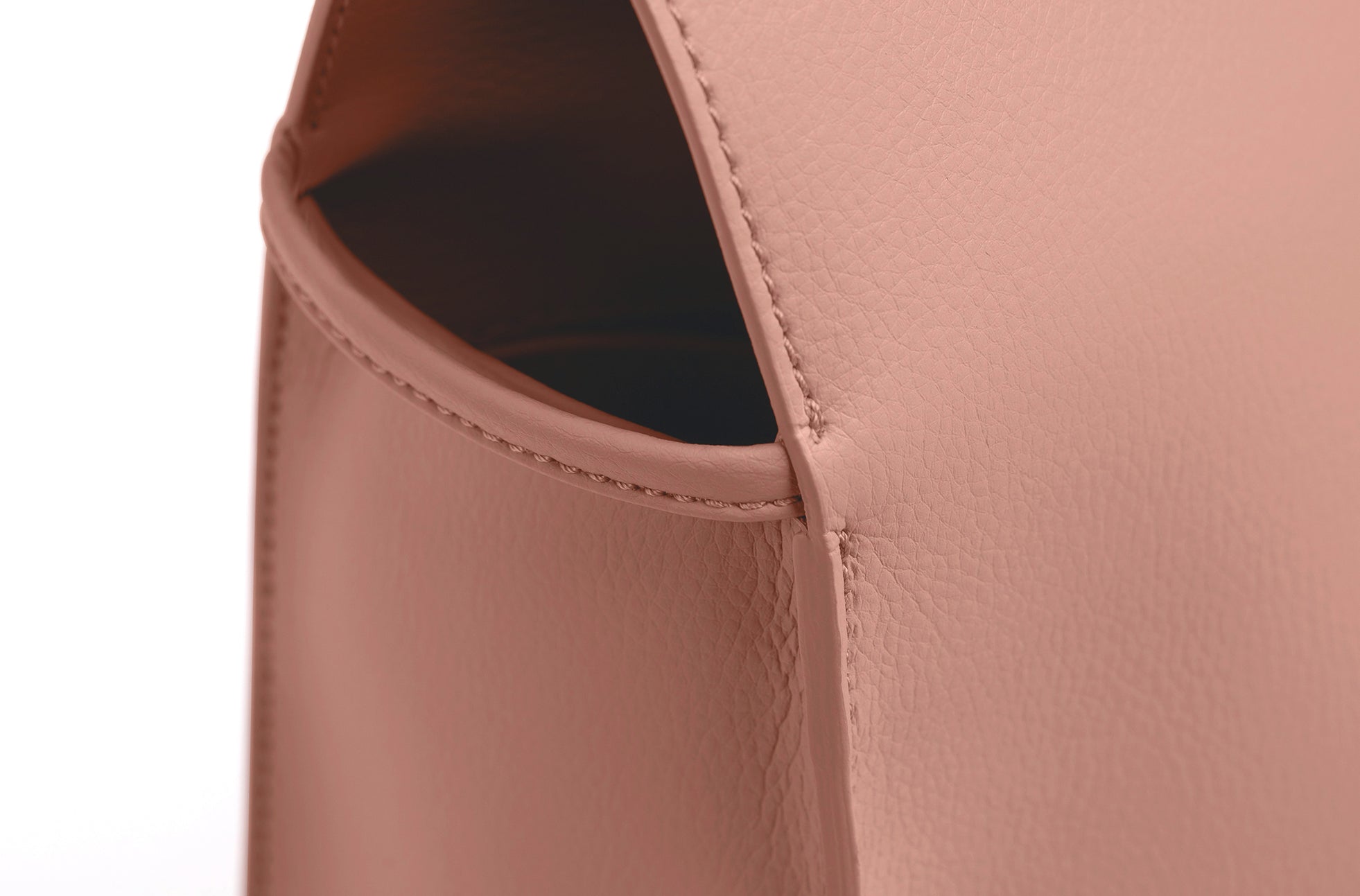 The Medium Shopper in Technik-Leather in Blush image 9