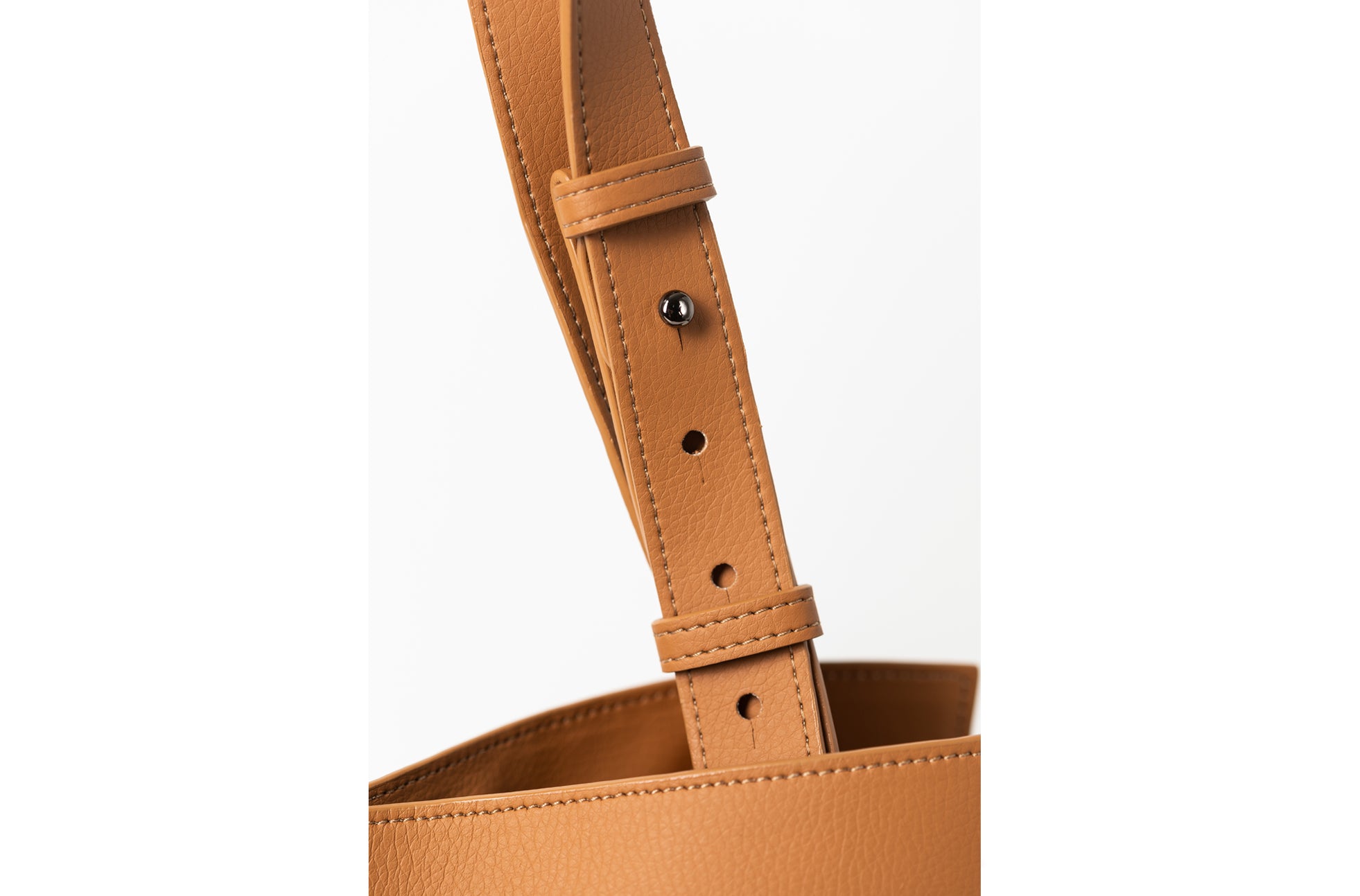 The Medium Shopper in Technik-Leather in Caramel image 4