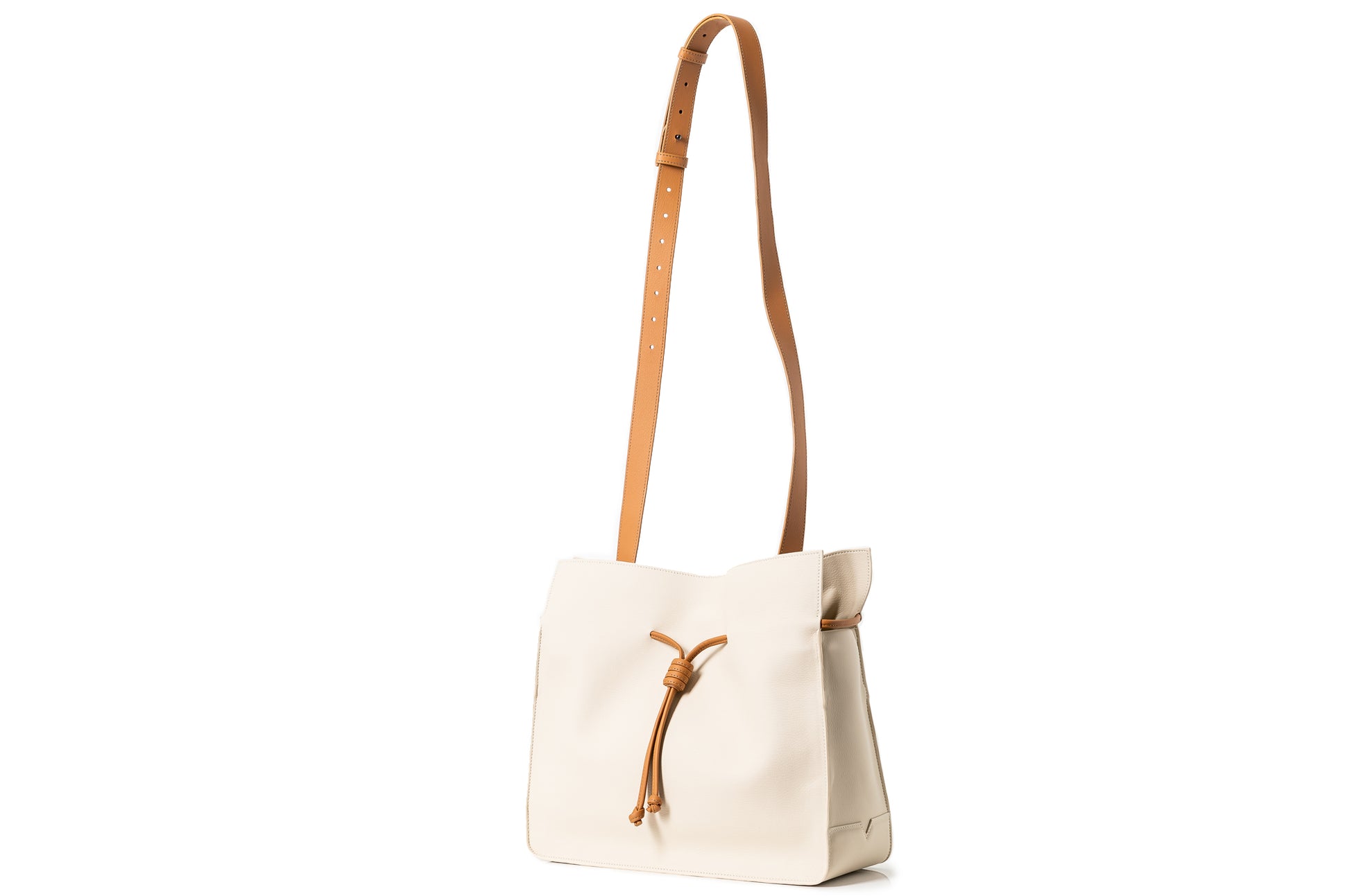 The Medium Shopper in Technik-Leather in Oat and Caramel image 12