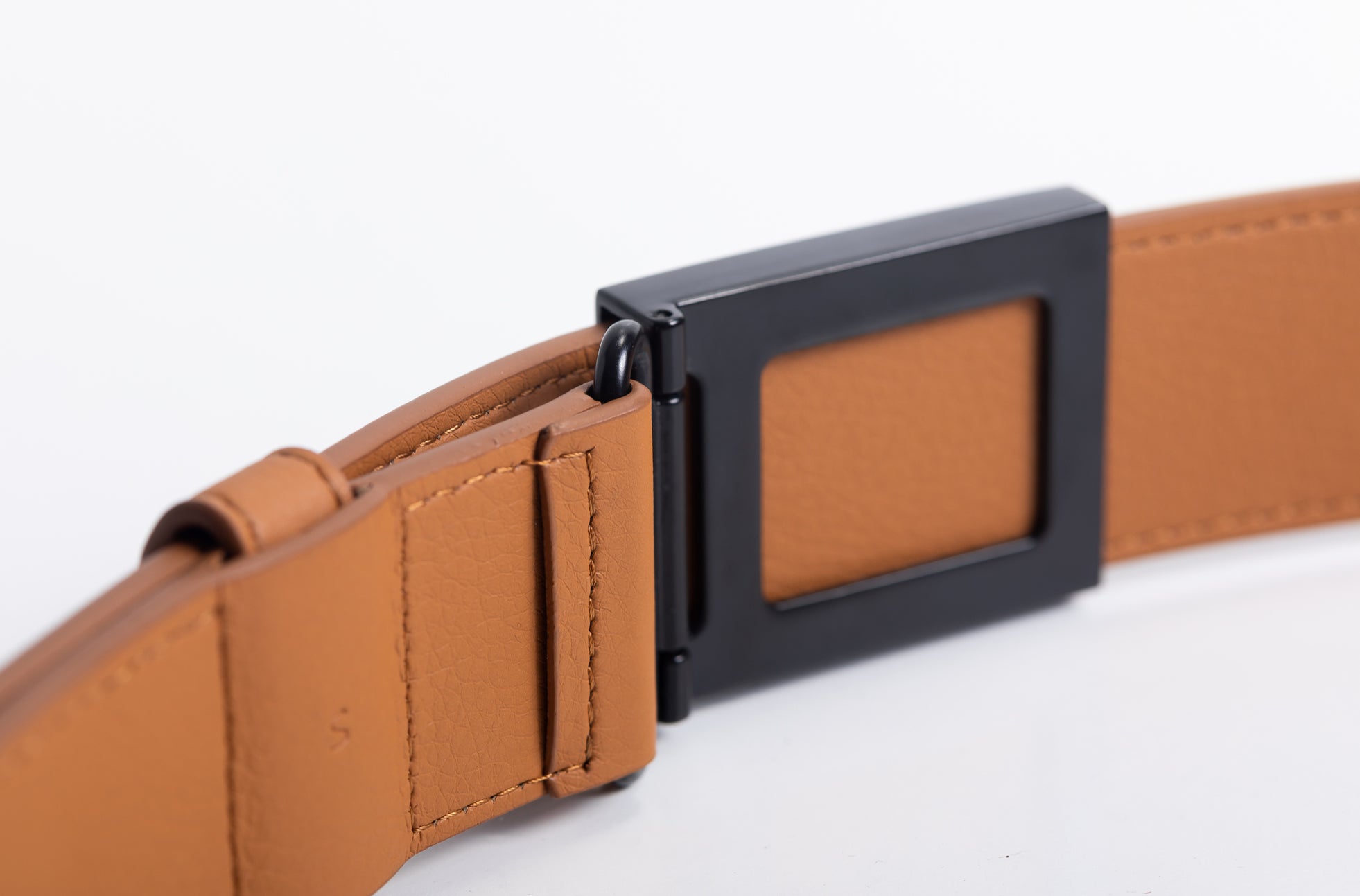 The Men's Belt in Technik-Leather in Caramel image 7