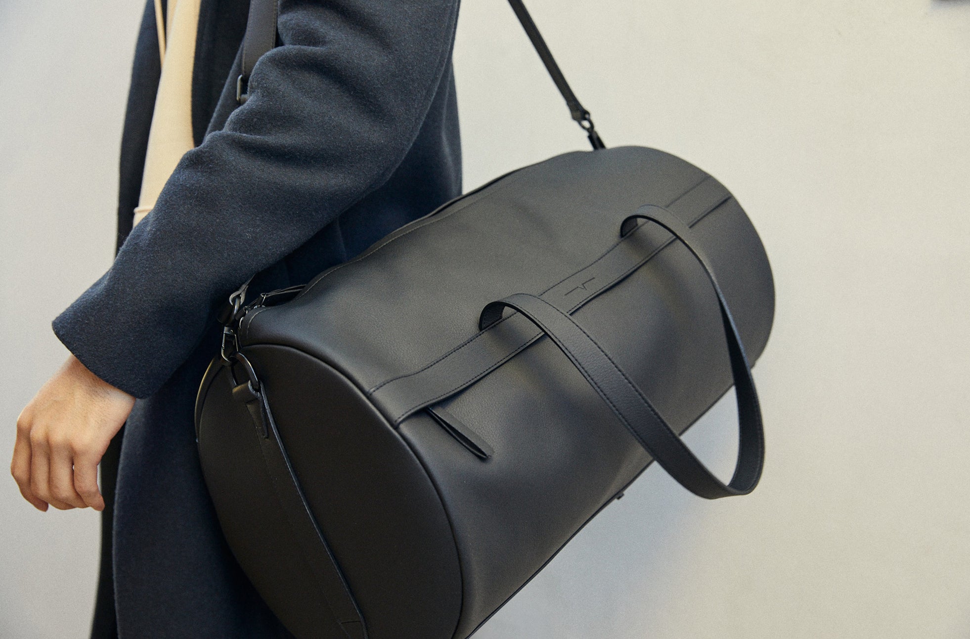 The Duffel in Technik in Black image 2