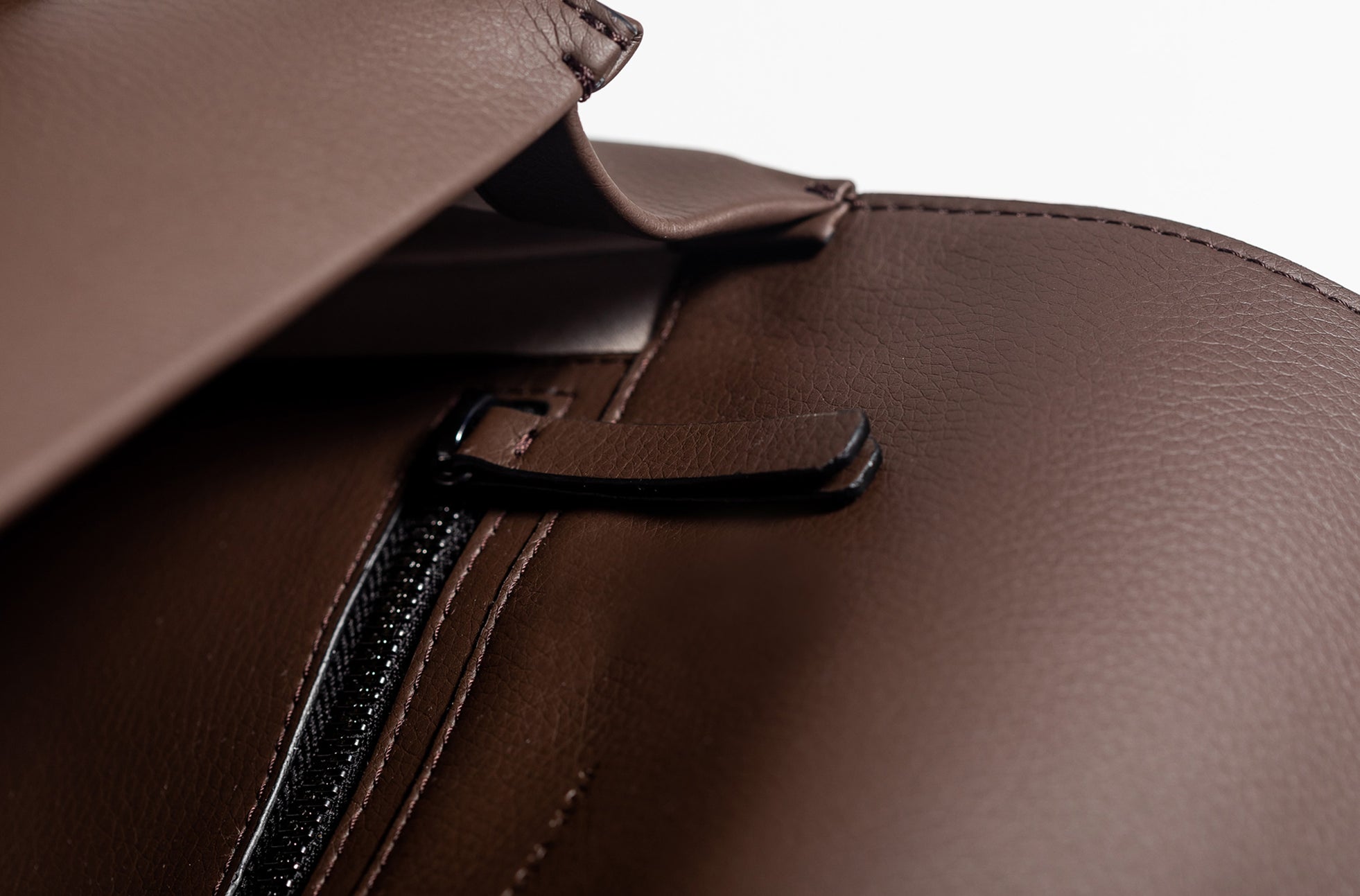 The Small Backpack in Technik-Leather in Taupe image 7