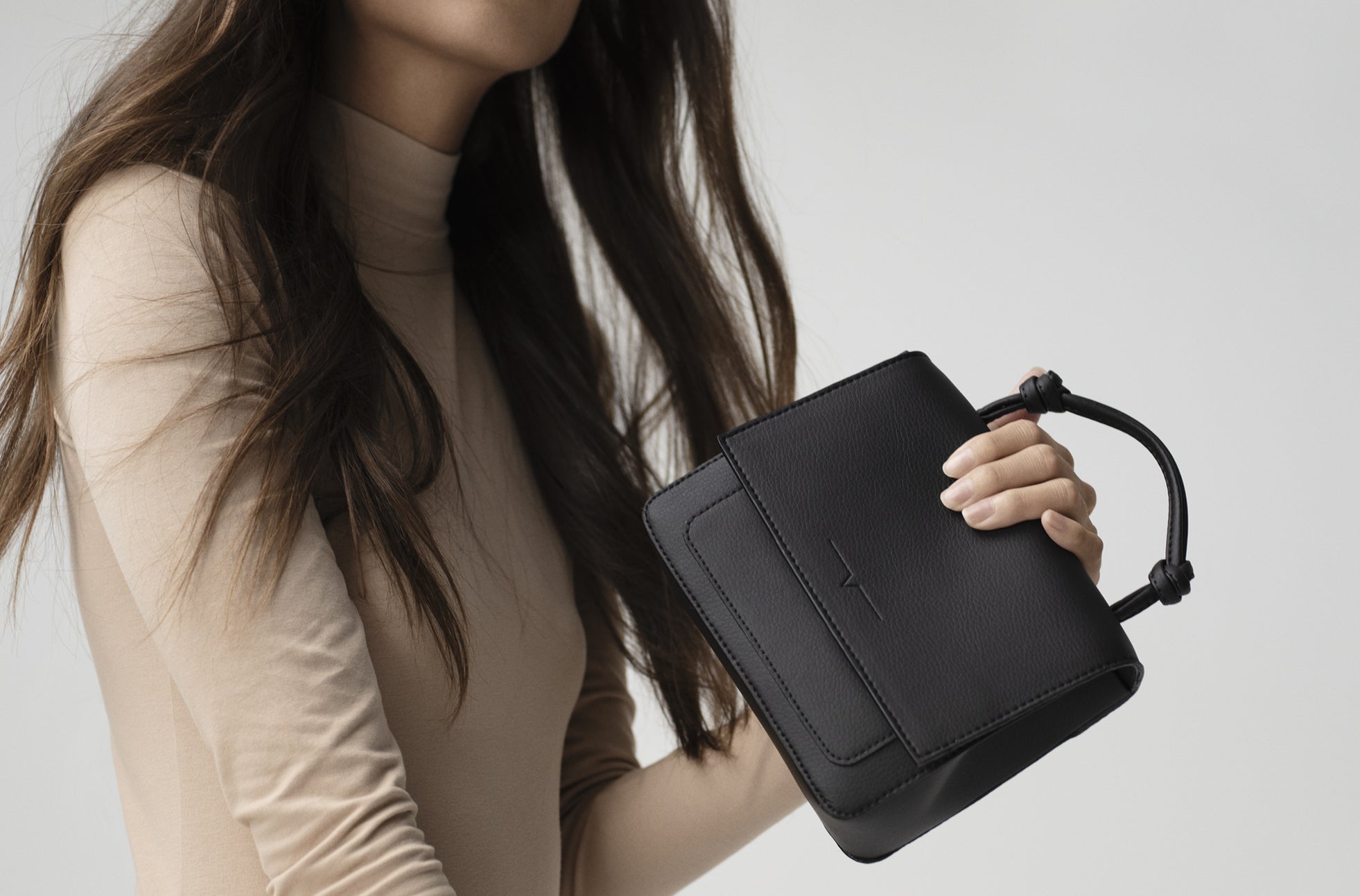 The Mini Handheld in Technik-Leather in Black image 2