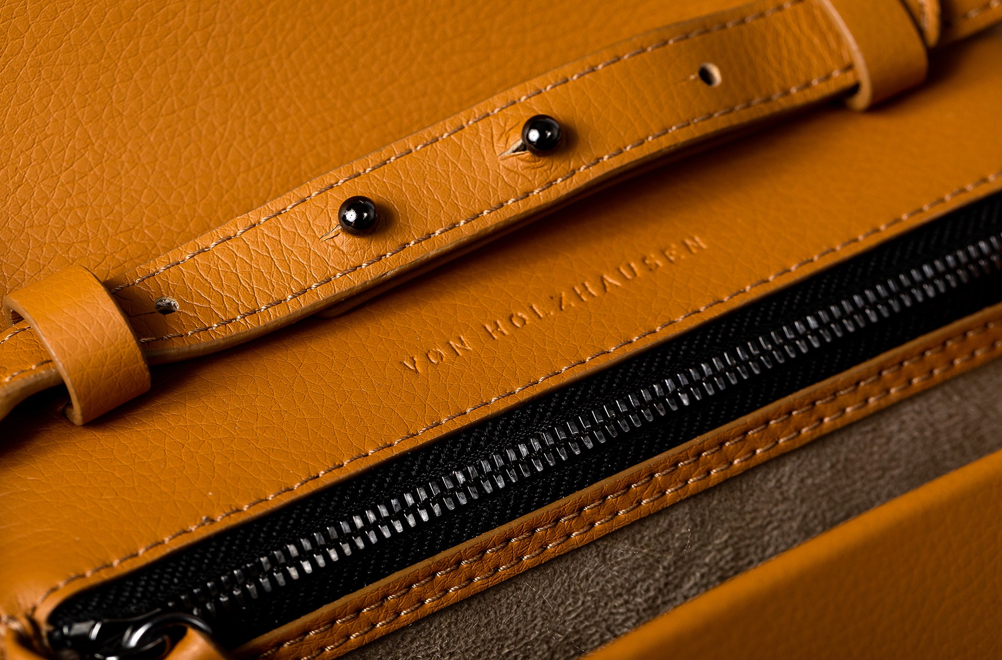 The Mini Handheld in Technik in Caramel image 7