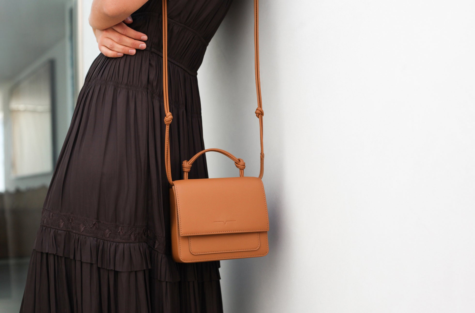 The Mini Handheld in Technik in Caramel image 2