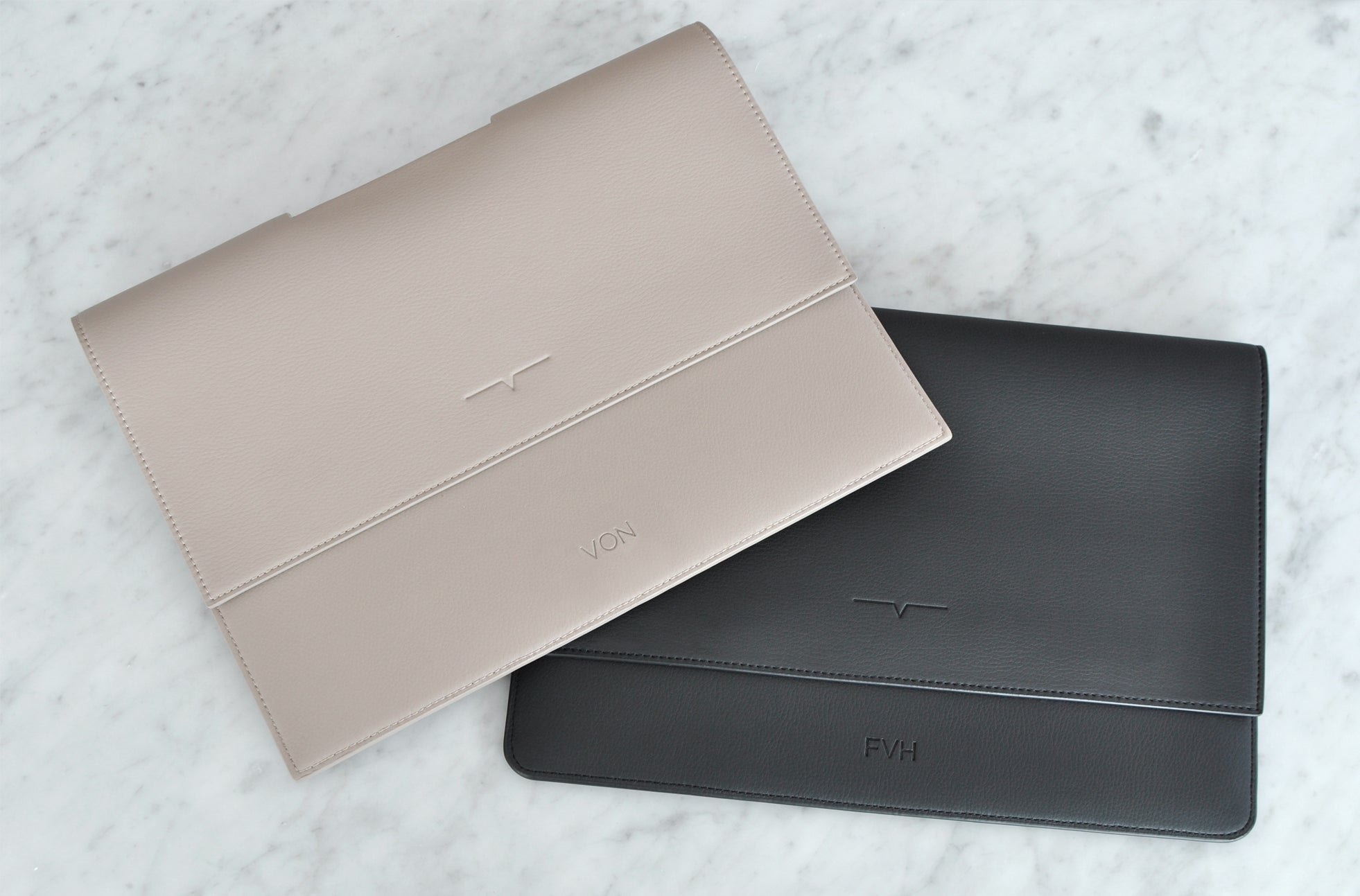 The MacBook Portfolio 13-inch in Technik-Leather in Stone image 6