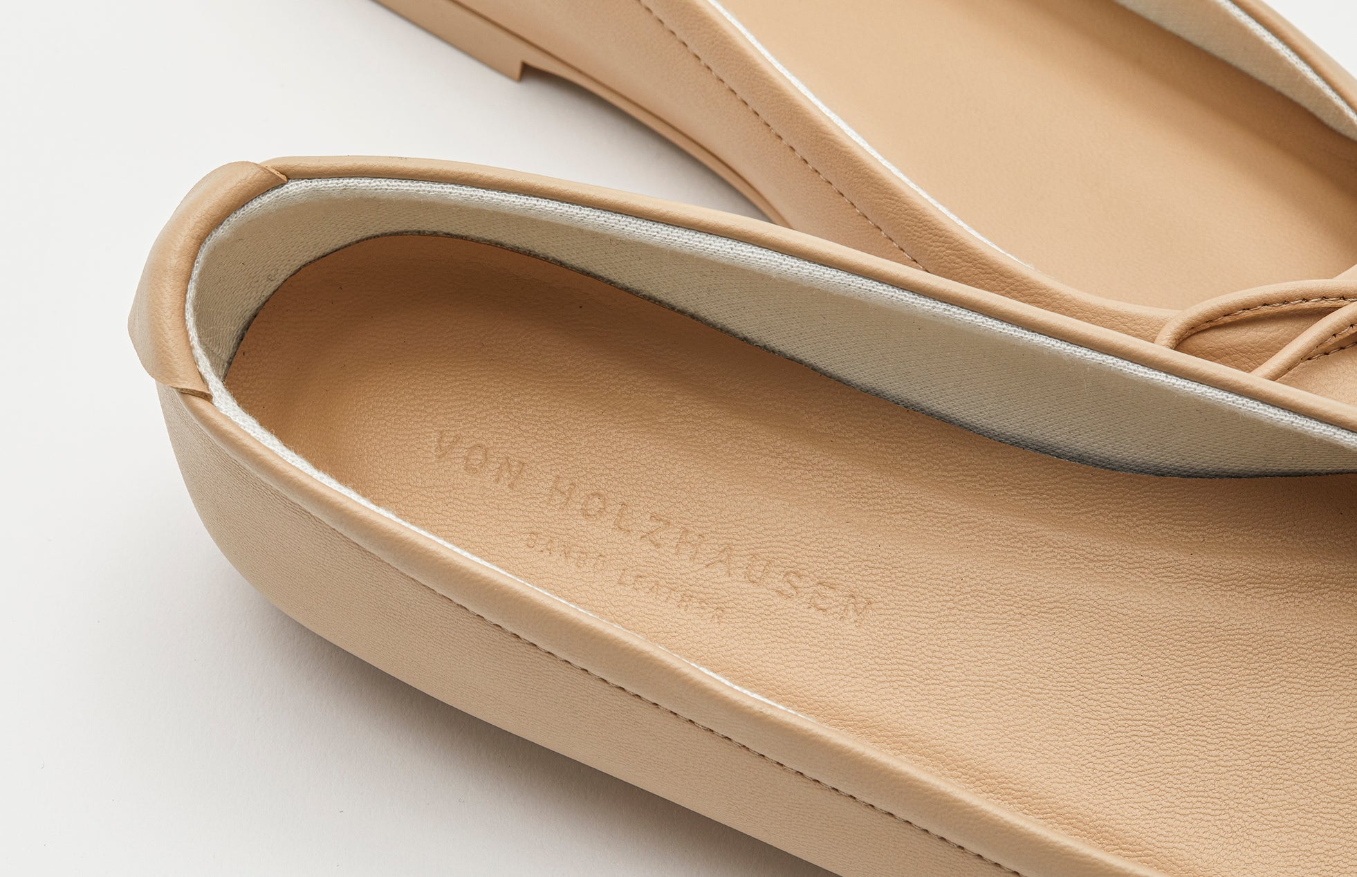 The Ballet Flat in Banbū Leather in Latte image 11