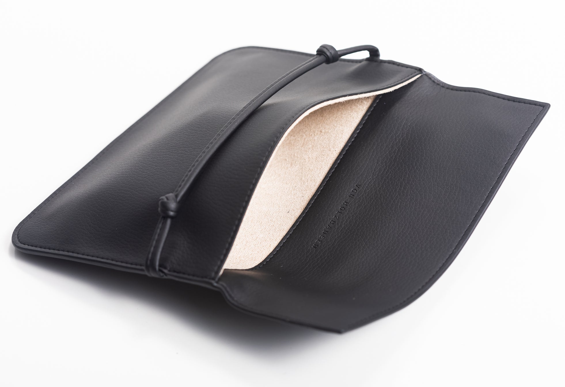 The Pouch in Technik-Leather in Black image 5