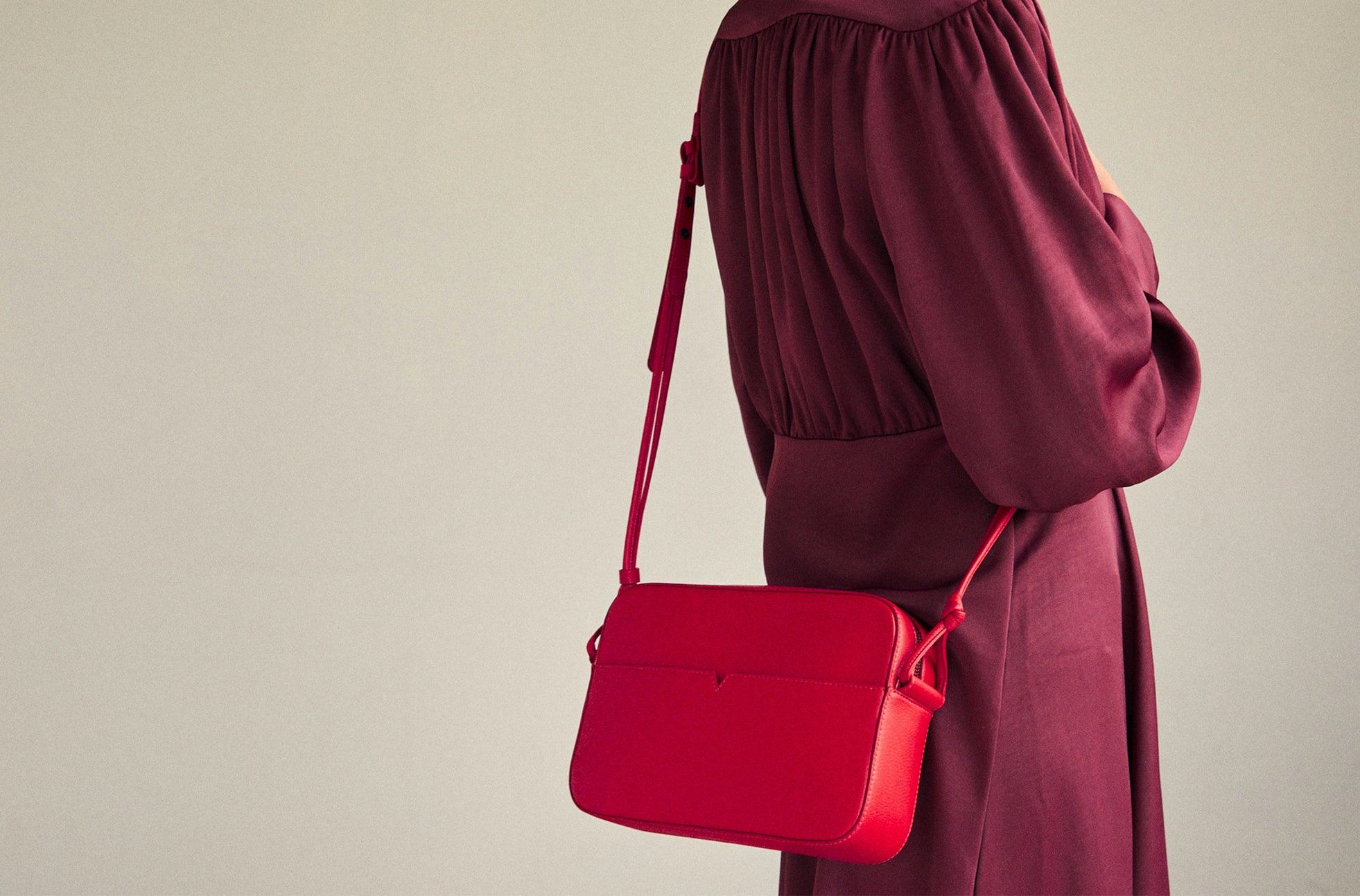 The Zipper Crossbody in Technik 2.0 in Cherry image 2