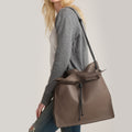 The Large Shopper - Sample Sale in Technik in Taupe + Black image 5