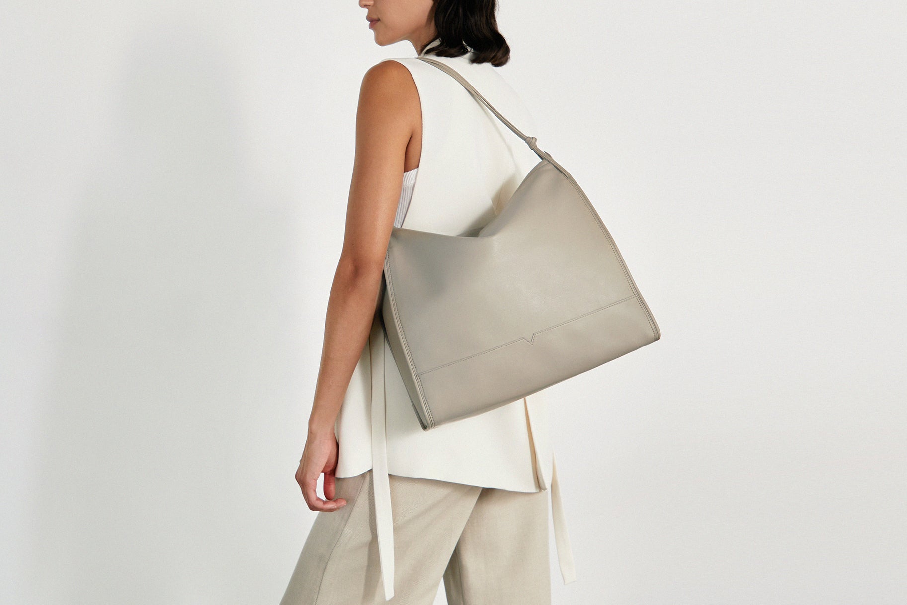 The Shoulder Bag in Banbū Leather in Stone image 2