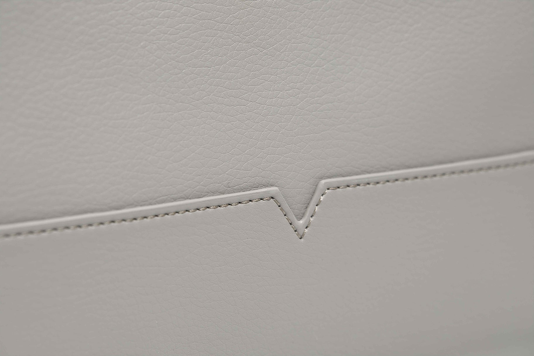 The Shoulder Bag in Banbū Leather in Stone image 8