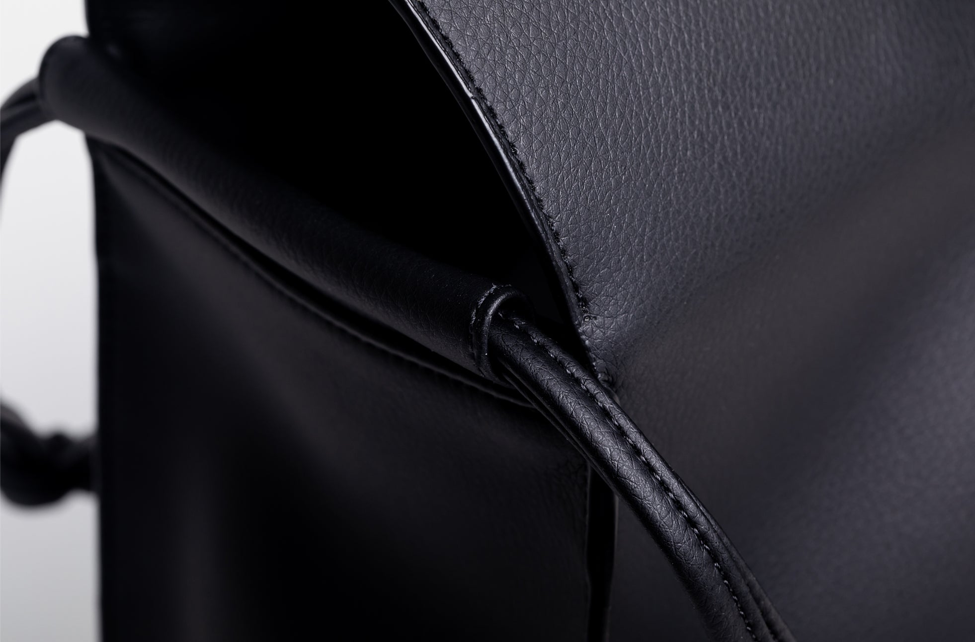 The Large Shopper in Technik-Leather in Black image 5