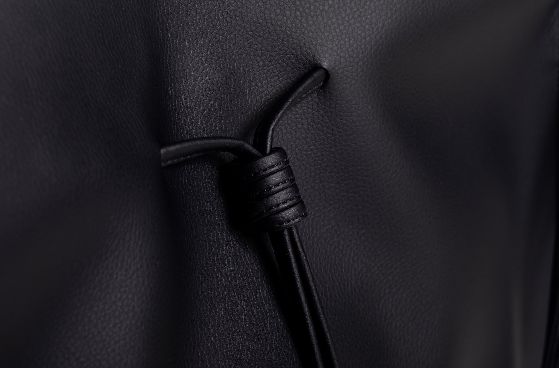 The Large Shopper in Technik-Leather in Black image 4