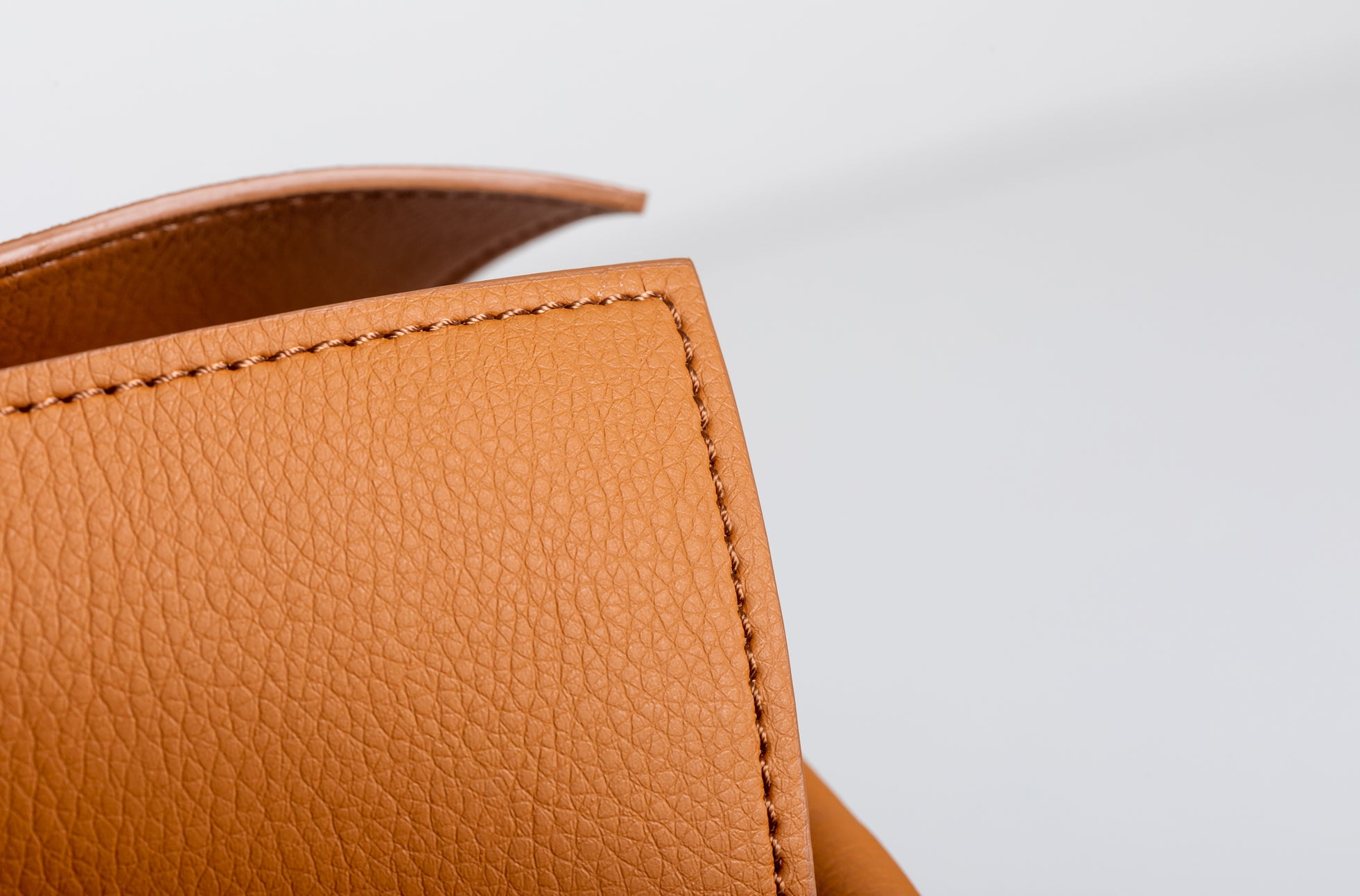 The Large Shopper in Technik-Leather in Caramel image 8