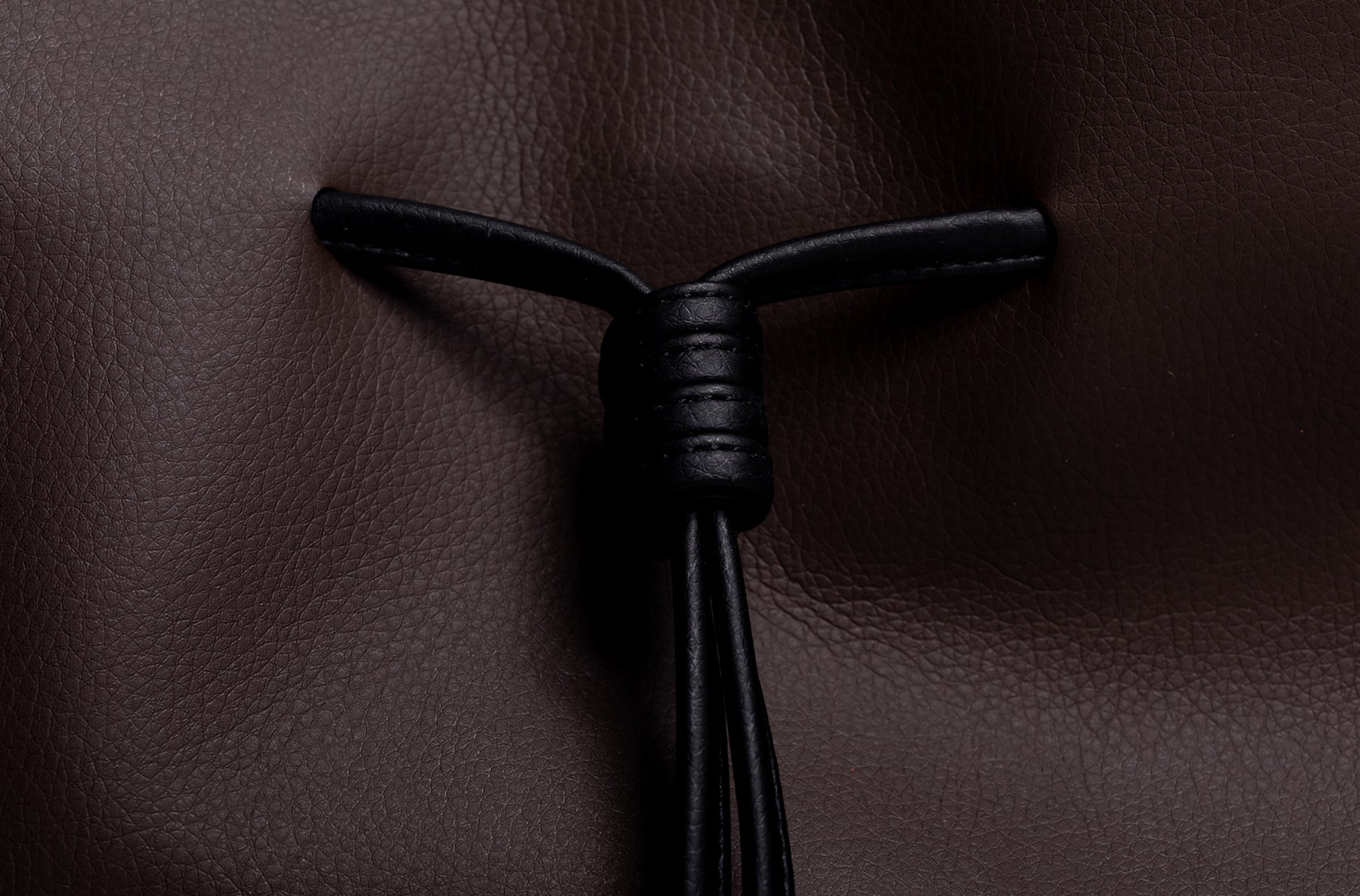 The Large Shopper - Sample Sale in Technik in Taupe + Black image 15