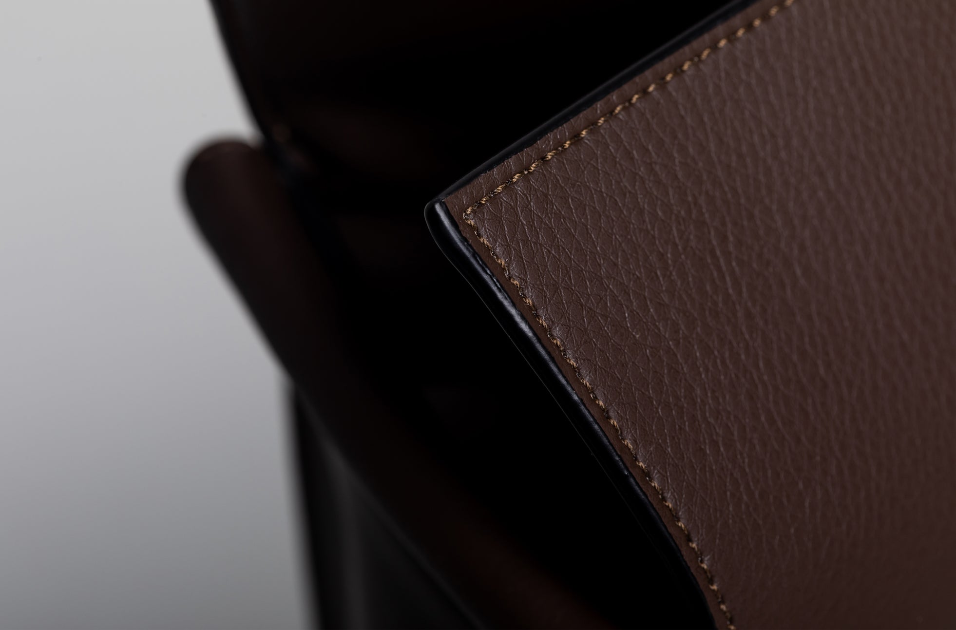 The Large Shopper - Sample Sale in Technik in Taupe + Black image 14