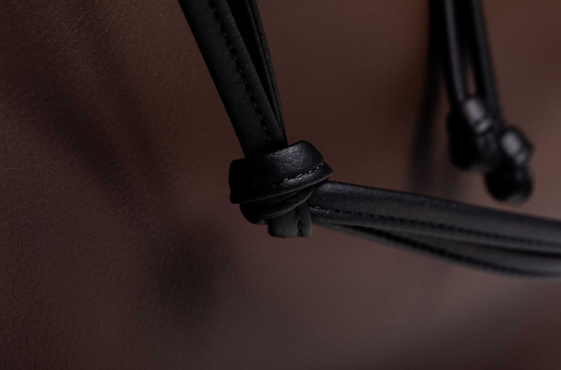 The Large Shopper - Sample Sale in Technik in Taupe + Black image 13