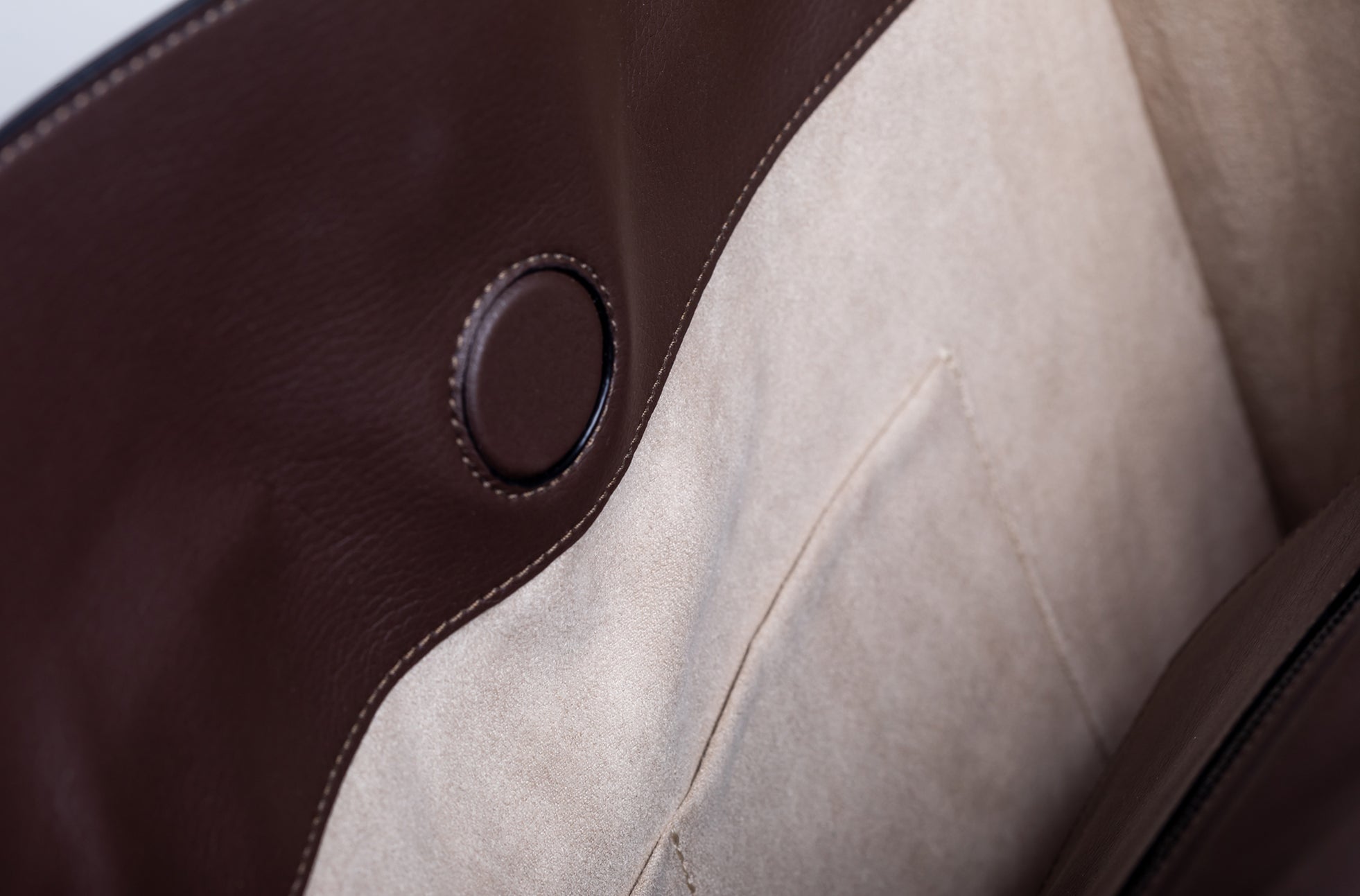 The Large Shopper - Sample Sale in Technik in Taupe + Black image 10