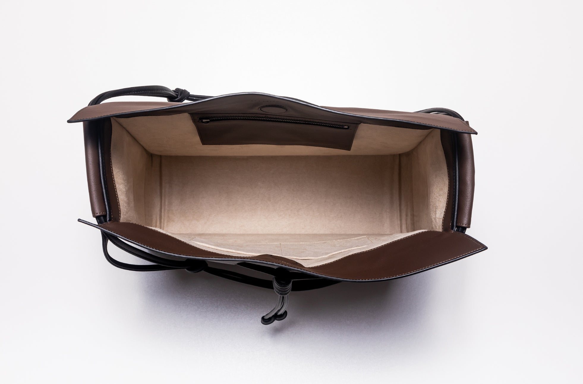 The Large Shopper - Sample Sale in Technik in Taupe + Black image 7