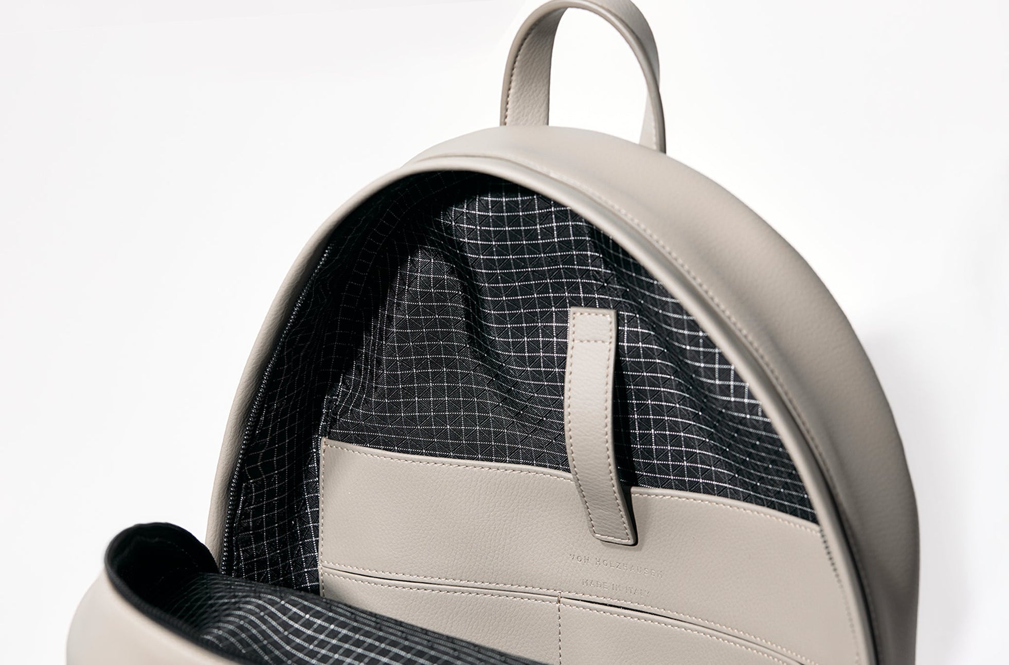 The Classic Backpack - Sample Sale in Technik in Stone image 7