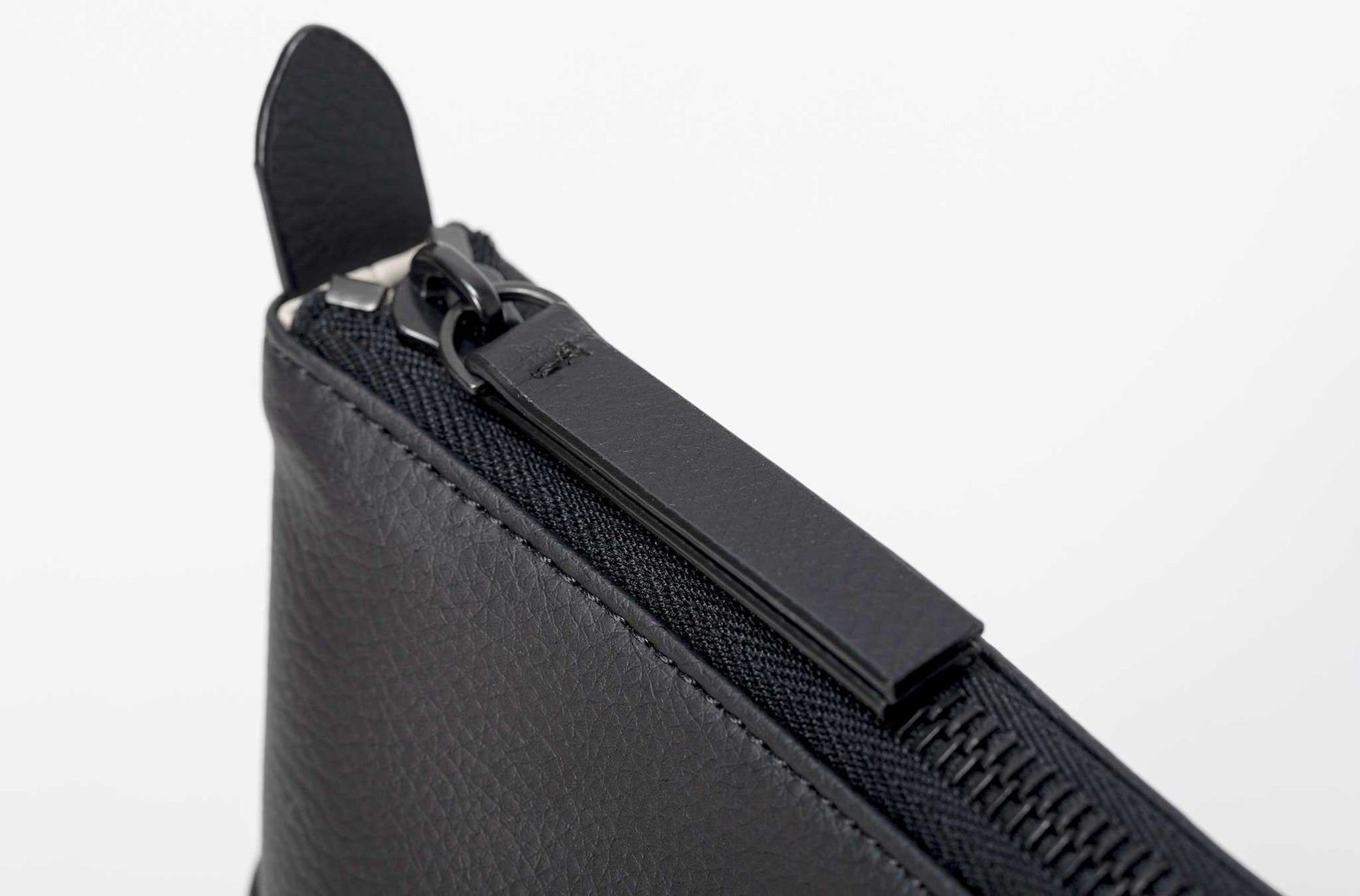 The Catch-All Pouch in Technik in Black image 6